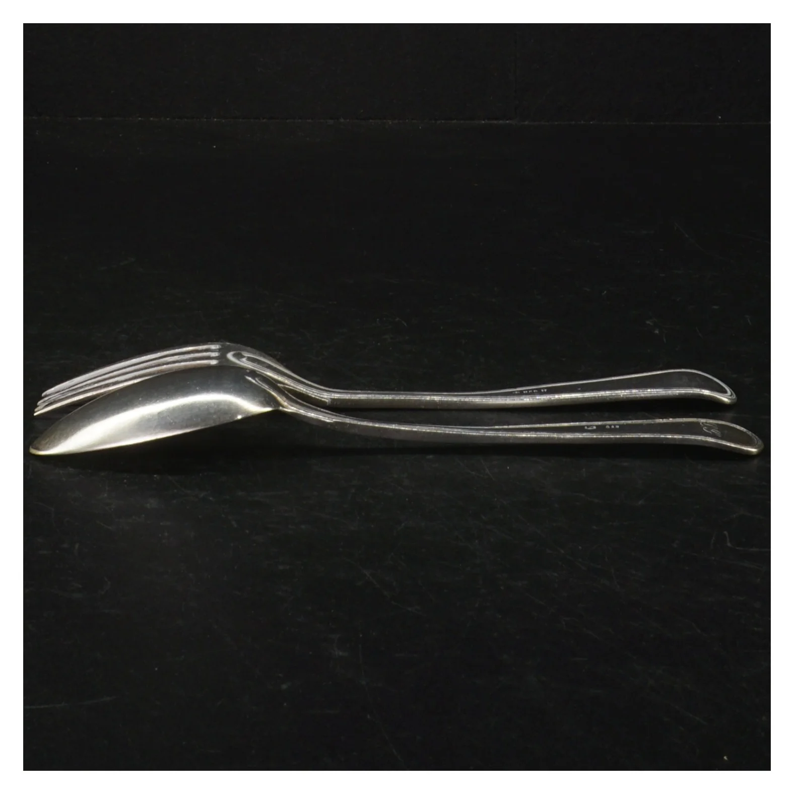 Sølvbestik dobbelt riflet.