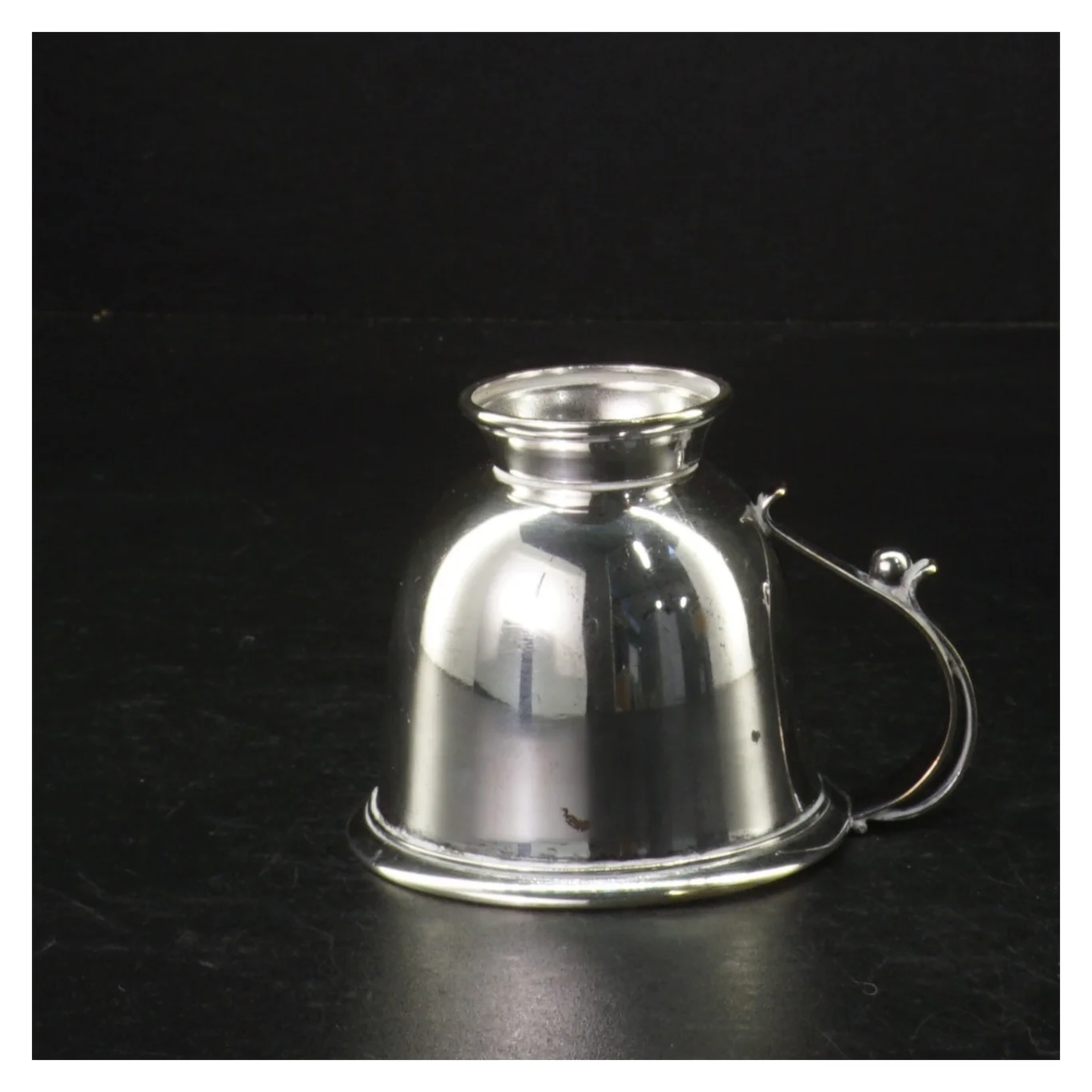 Forsølvet barne krus. (str. H. 6,5 cm. ø. 8 cm)