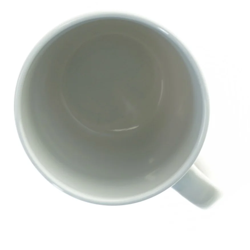 Røde og hvide krus med jule dekoration fra Søstrene Grene (str. H. 9,5 cm. ø. 8,5 cm)