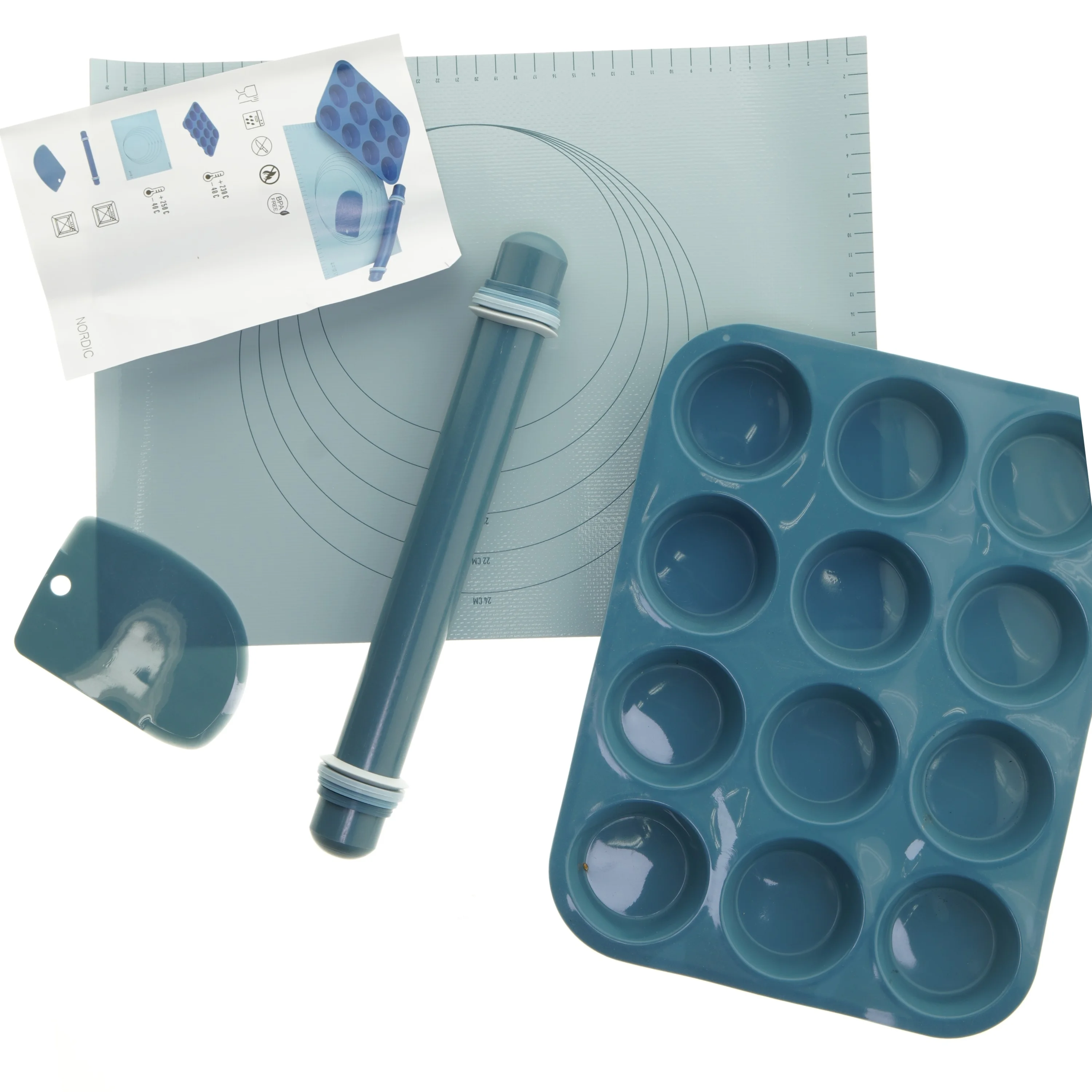 Bagesæt med muffinform og dejskraber