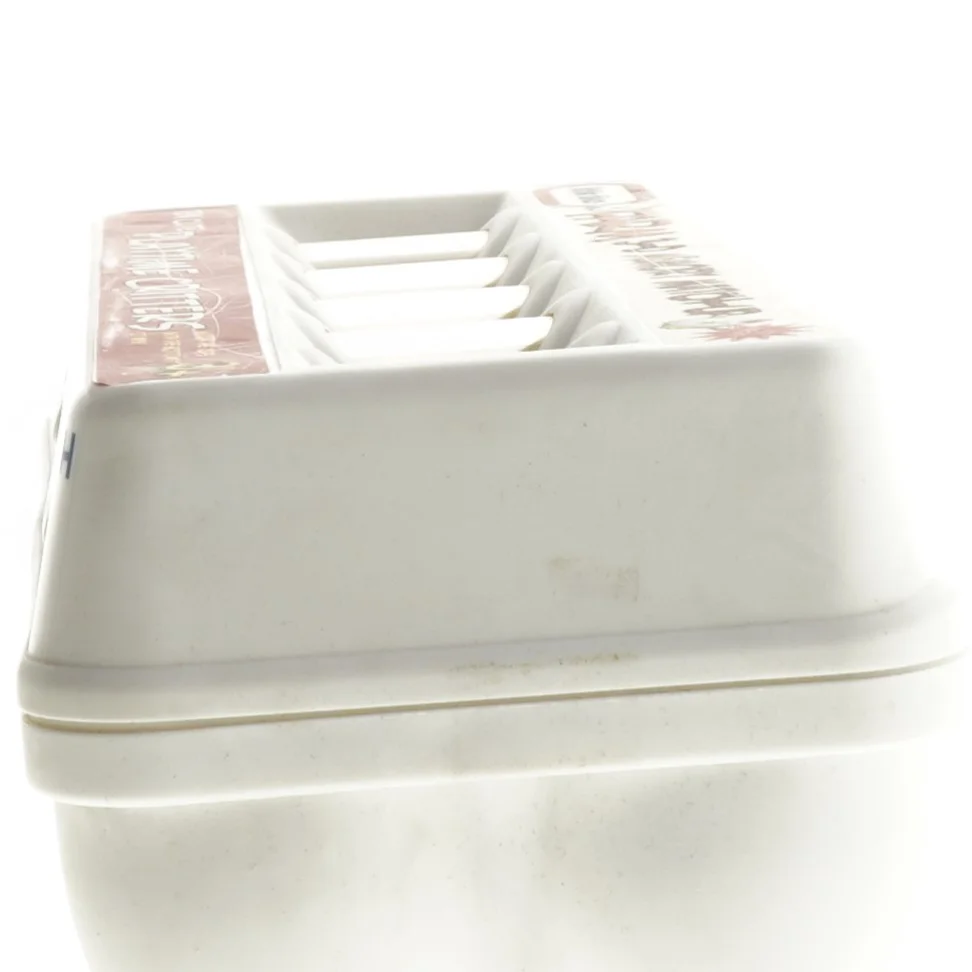 Legetøjsæggebakke med plastikkyllinger