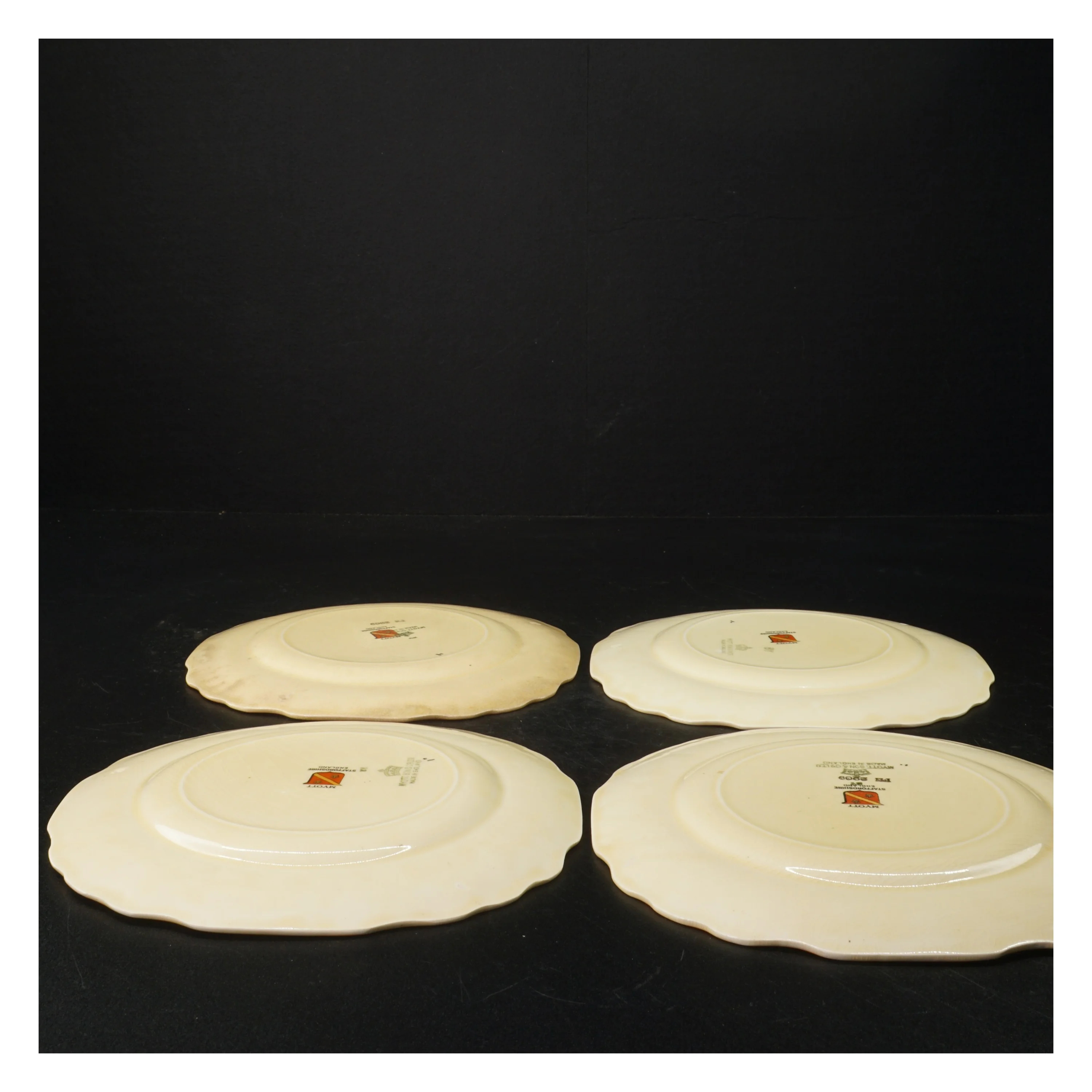 Dekorative porcelænstallerkner (str. Ø. 17 cm)