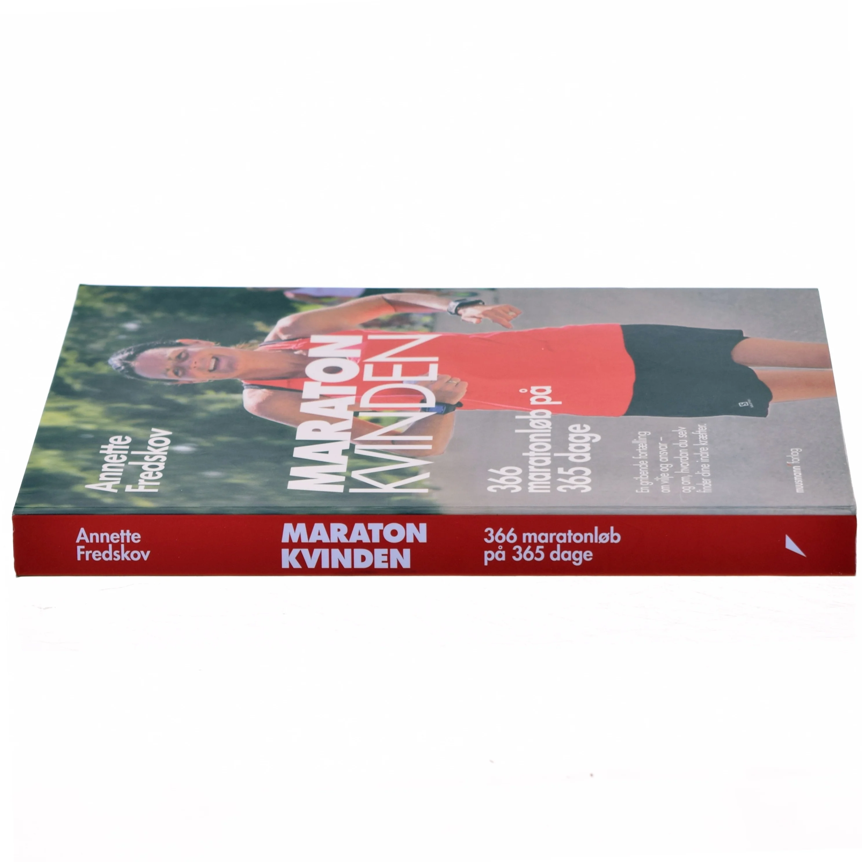 Maratonkvinden : 366 maratonløb på 365 dage af Annette Fredskov (Bog)