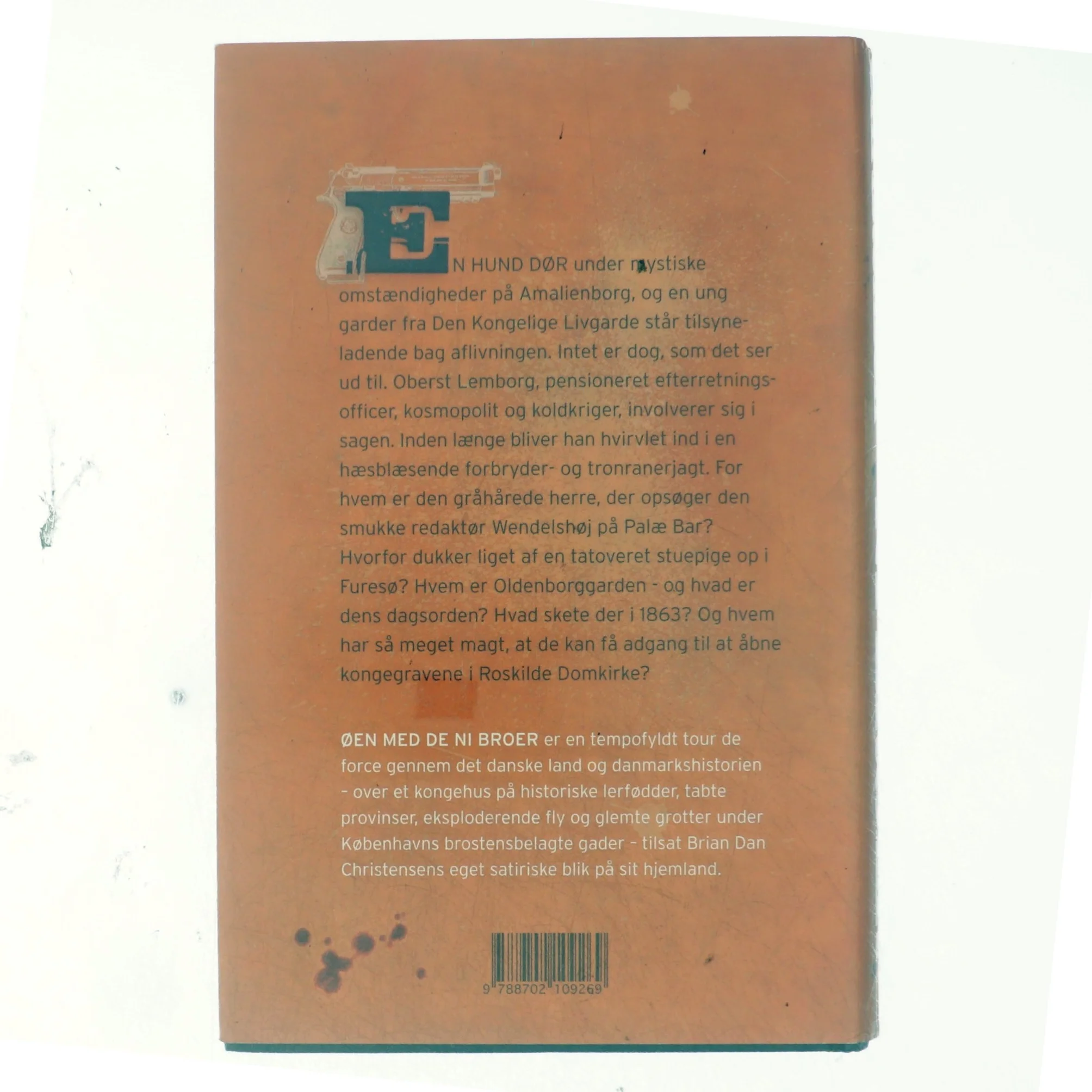 Øen med de ni broer : spændingsroman af Brian Dan Christensen (f. 1970) (Bog)