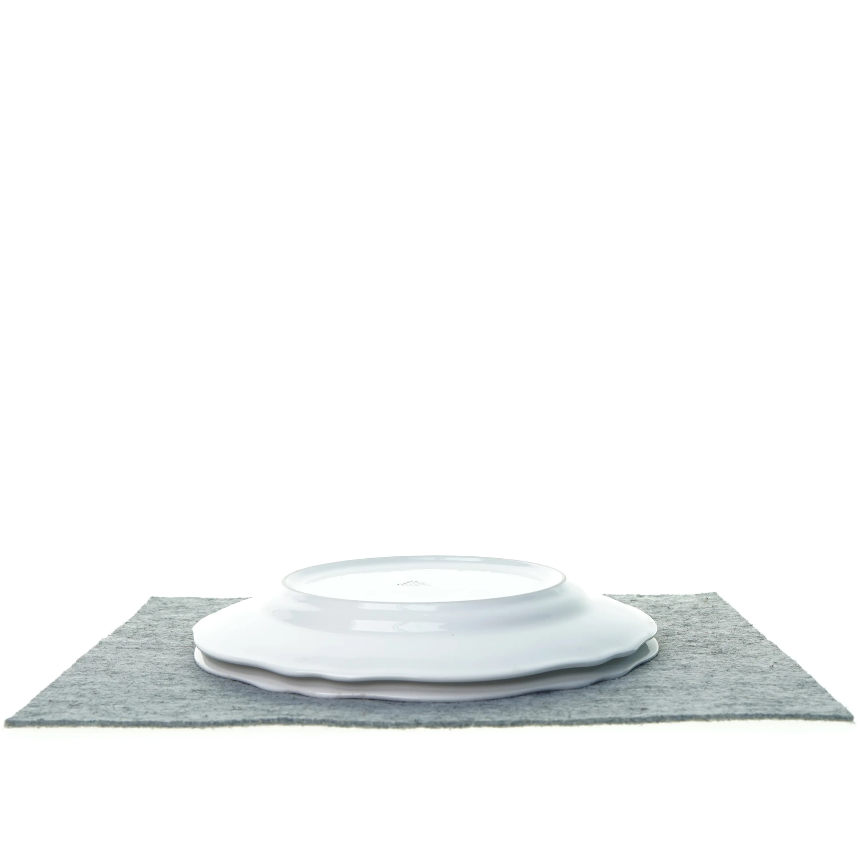 2 tallerkener fra Ikea (str. Ø 28 cm)