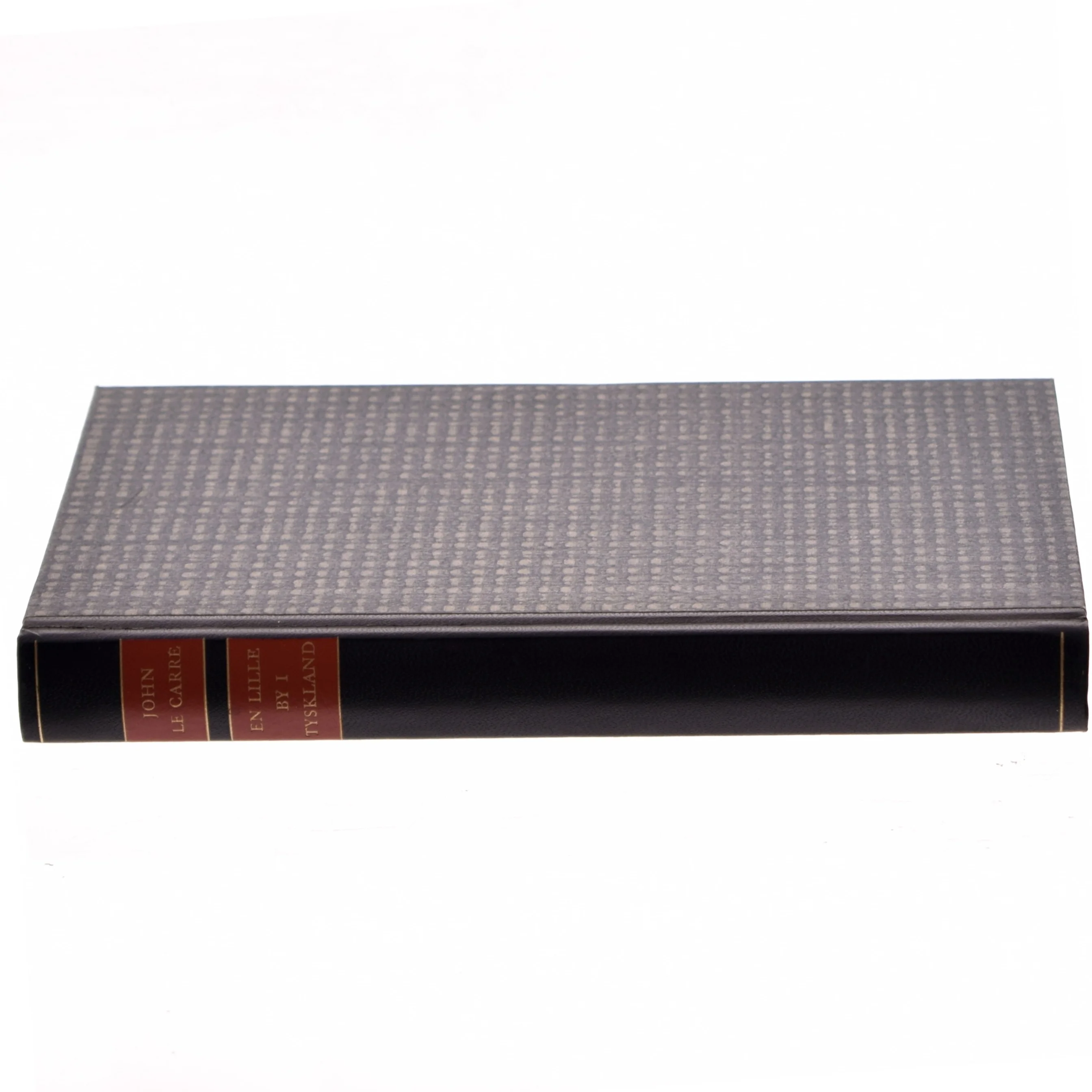 En lille by i Tyskland af John Le Carre (Bog)