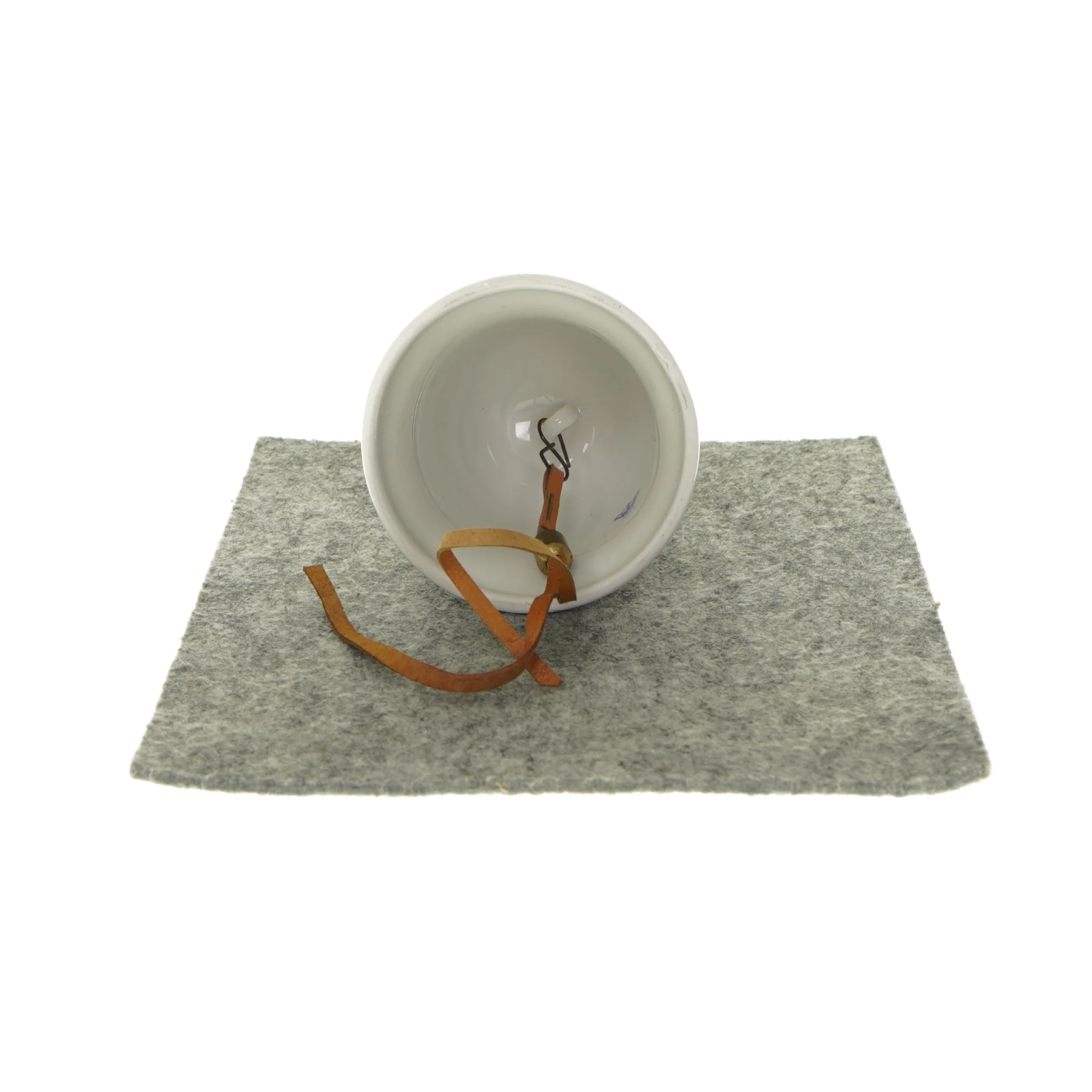 Klokke i porcelæn (str. HØ: 9x8,5)