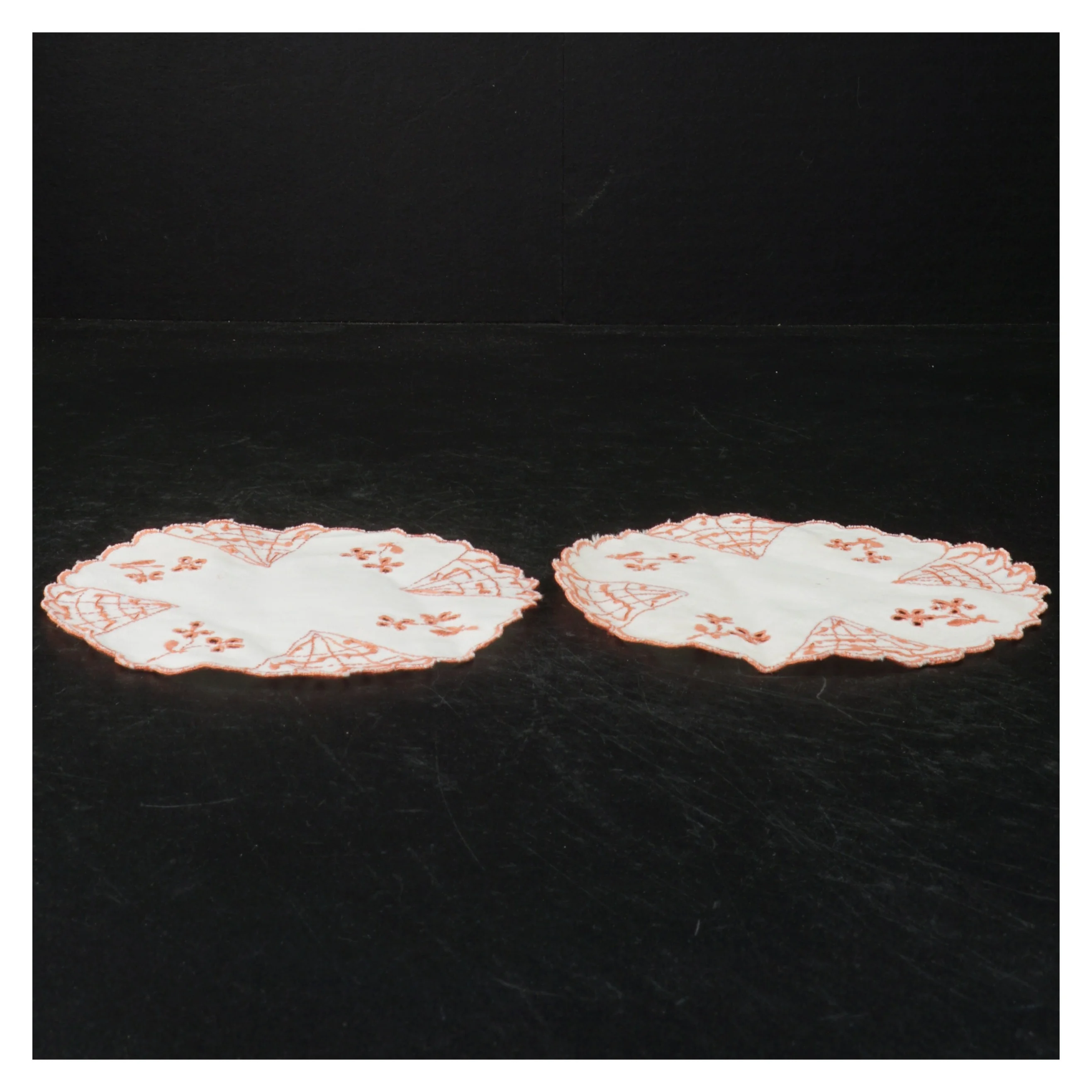 Broderede stofbrikker