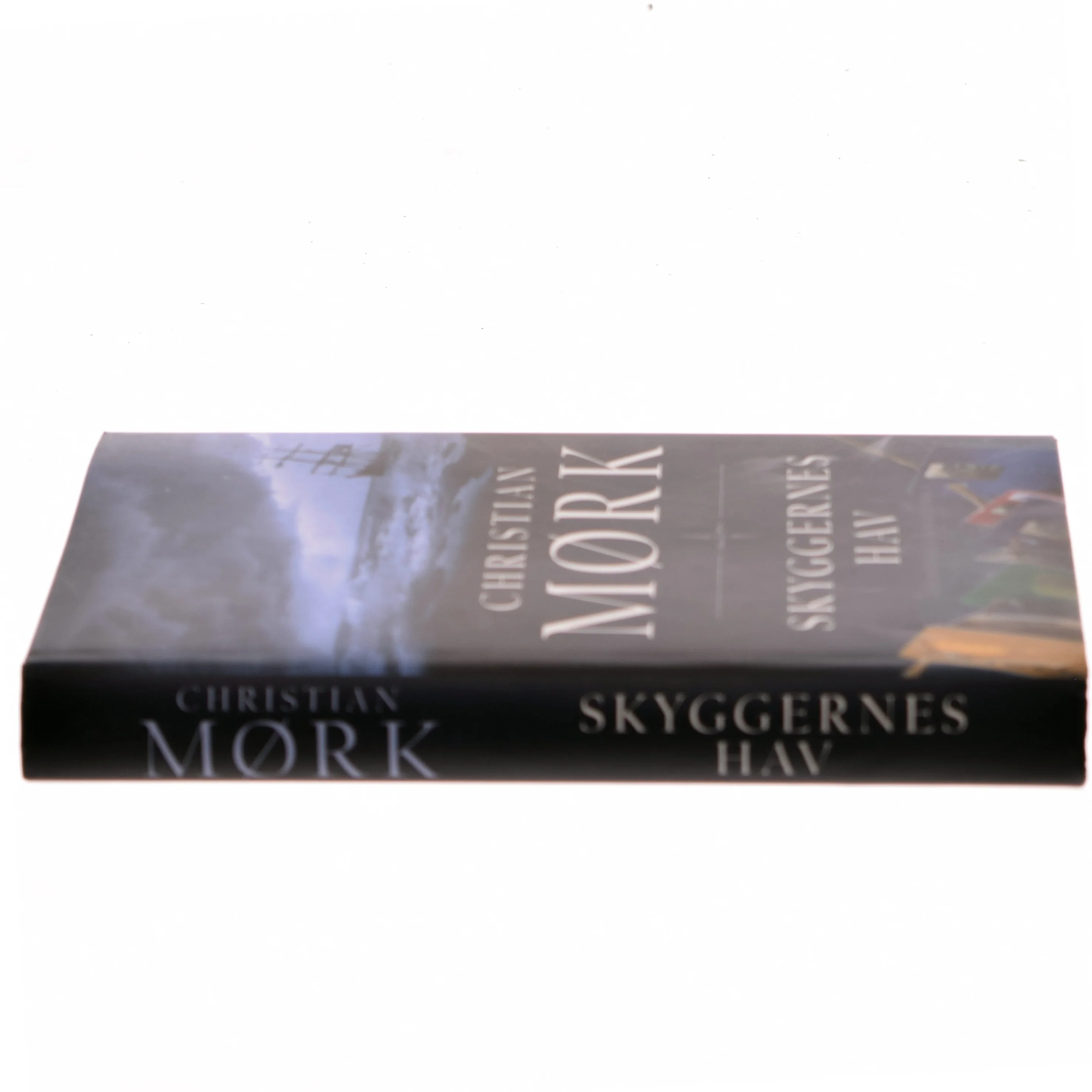 Skyggernes hav : roman af Christian Mørk (Bog)