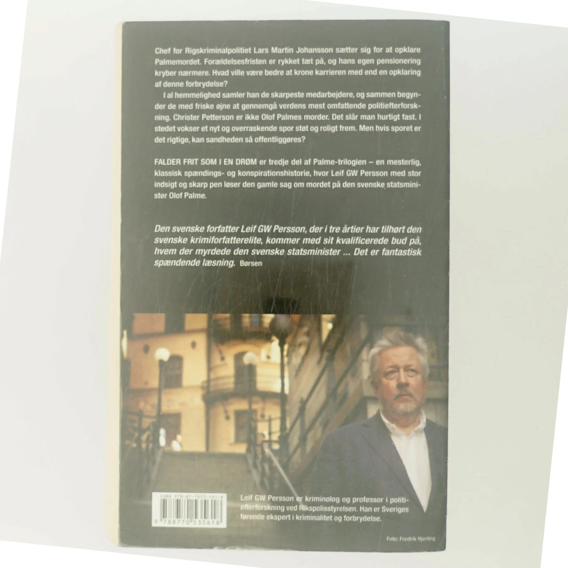 Falder frit som i en drøm : en roman om en forbrydelse af Leif G. W. Persson (Bog)