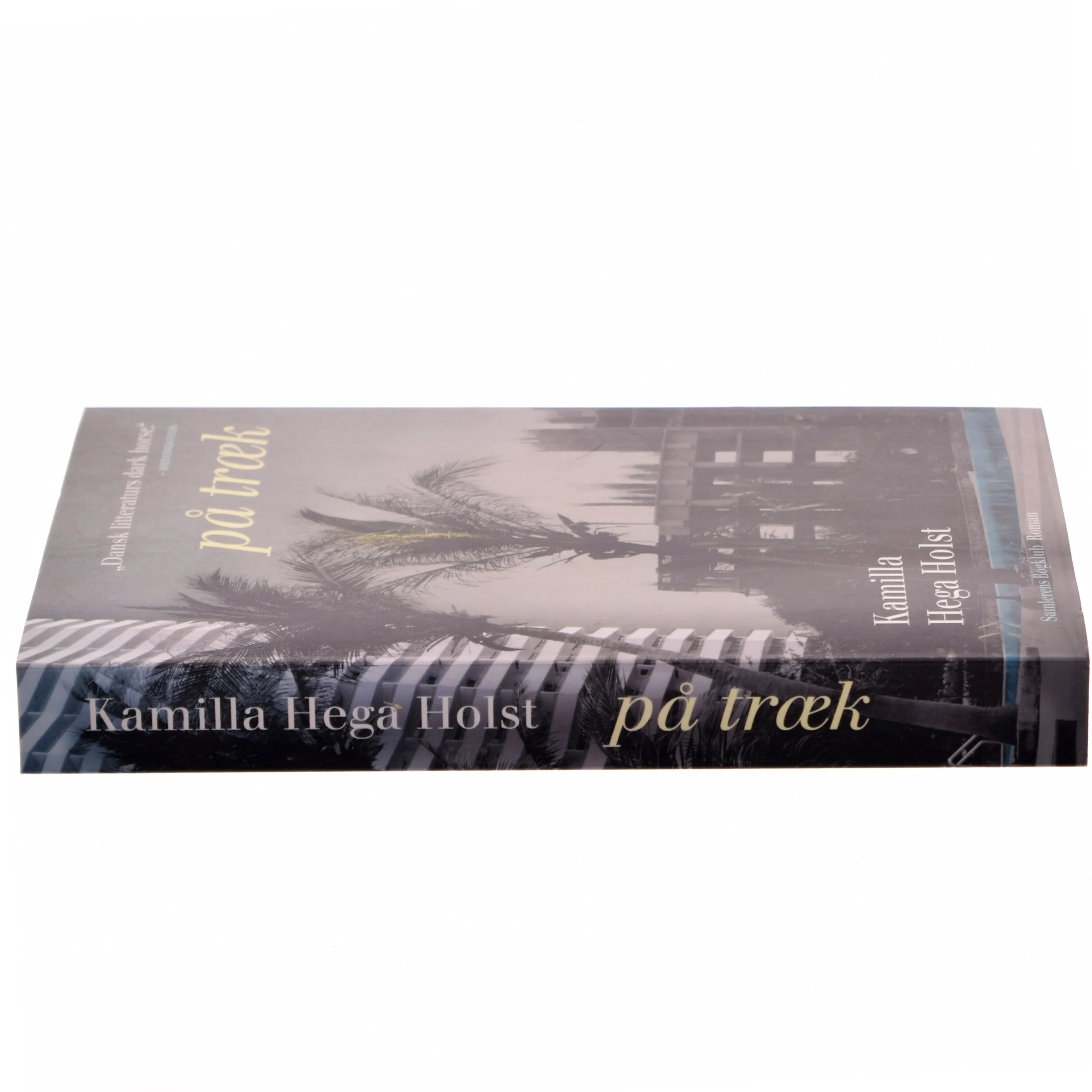 På træk : roman af Kamilla Hega Holst (Bog)