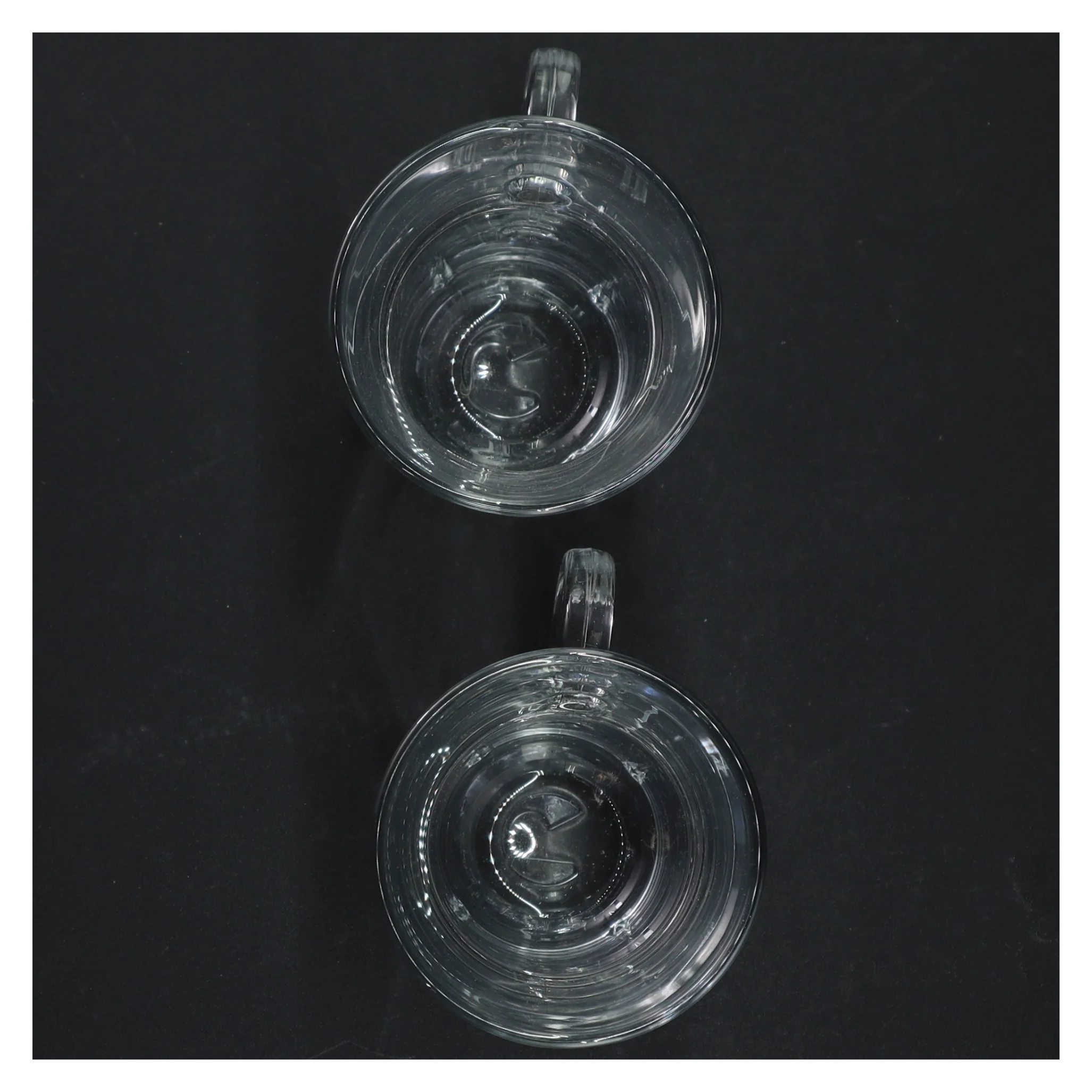 Glas krus med metallisk bånd (str. H 11,5 cm)