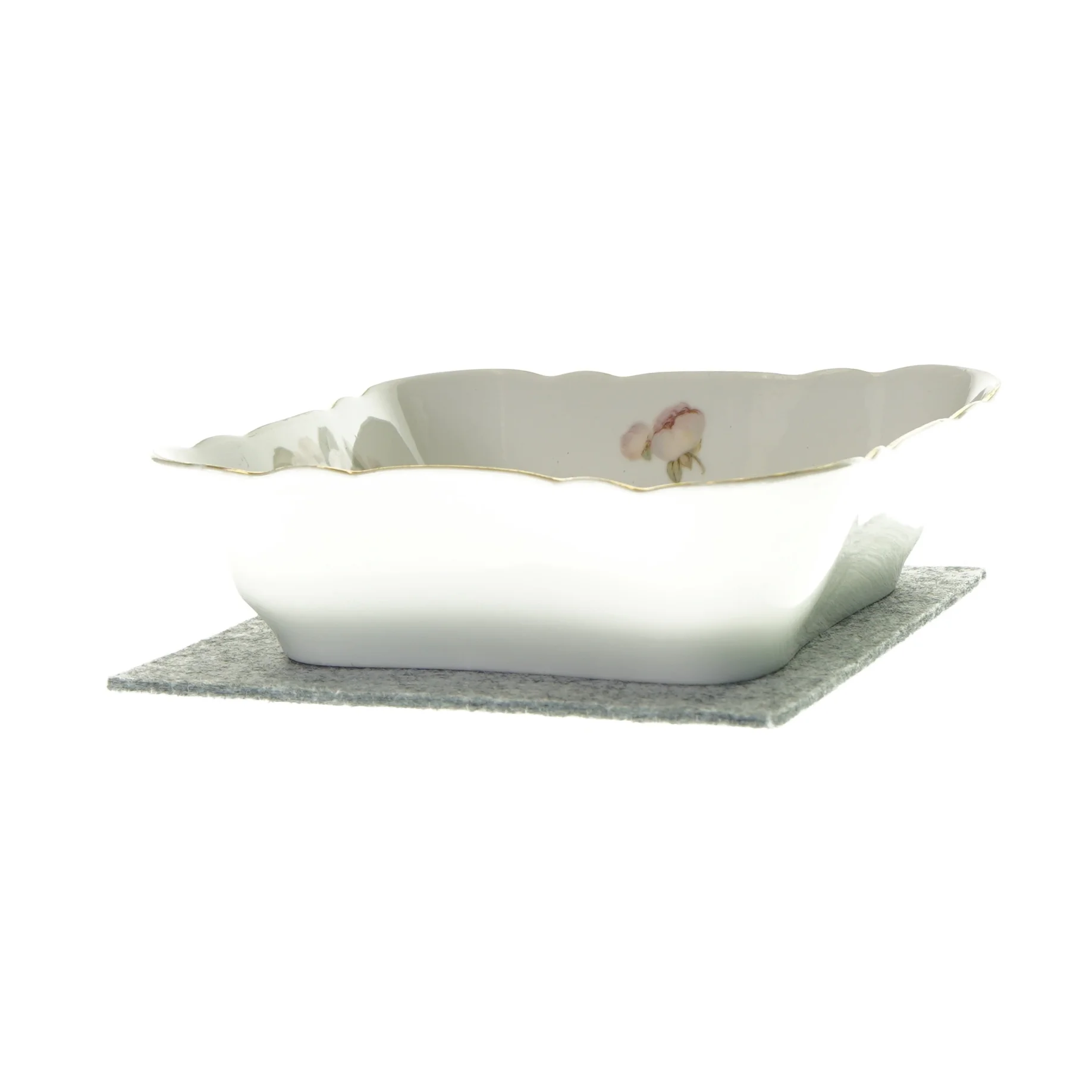 Skål med blomsterdekoration