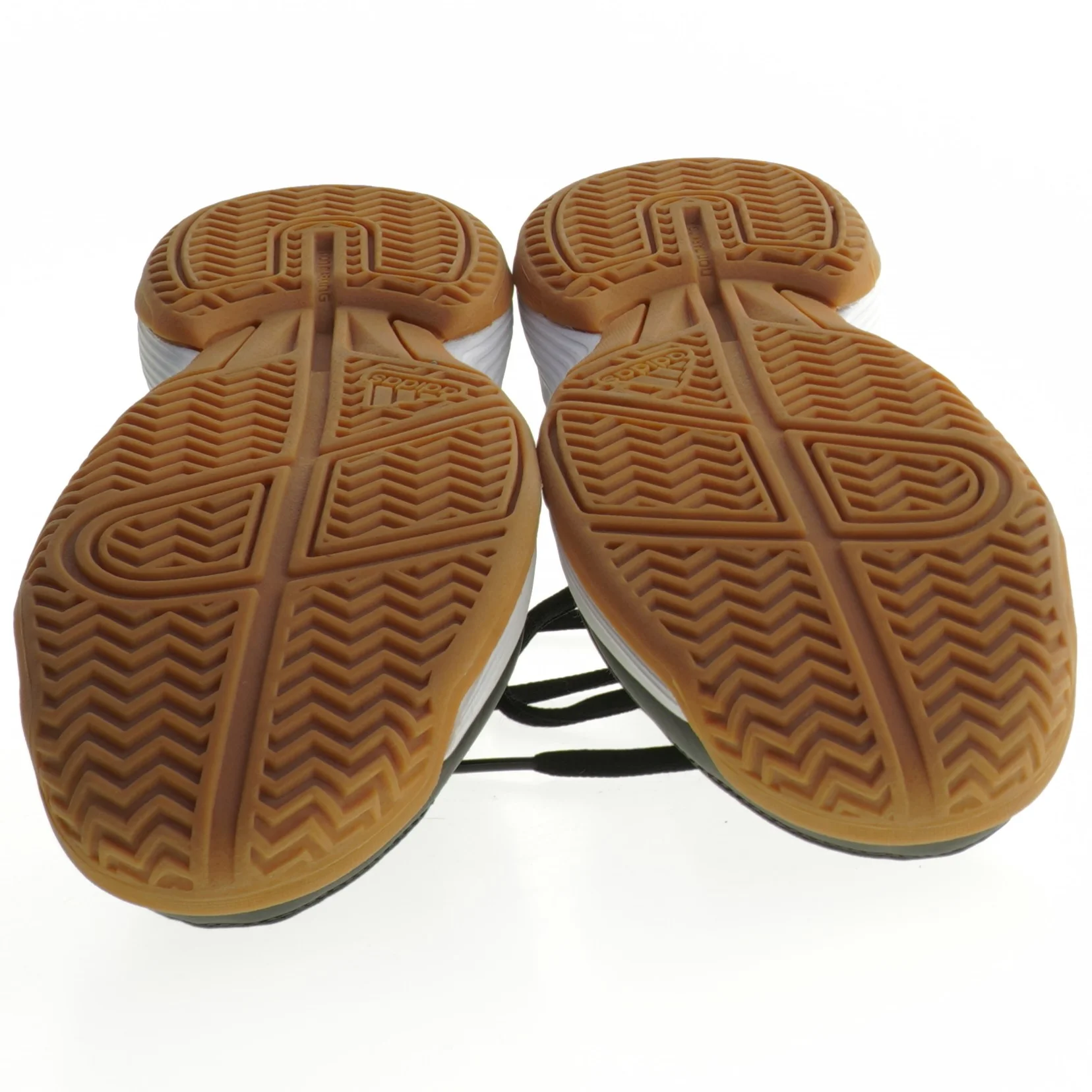 Indendørs sportssko Adidas, str 36 fra Adidas (str. 36 )