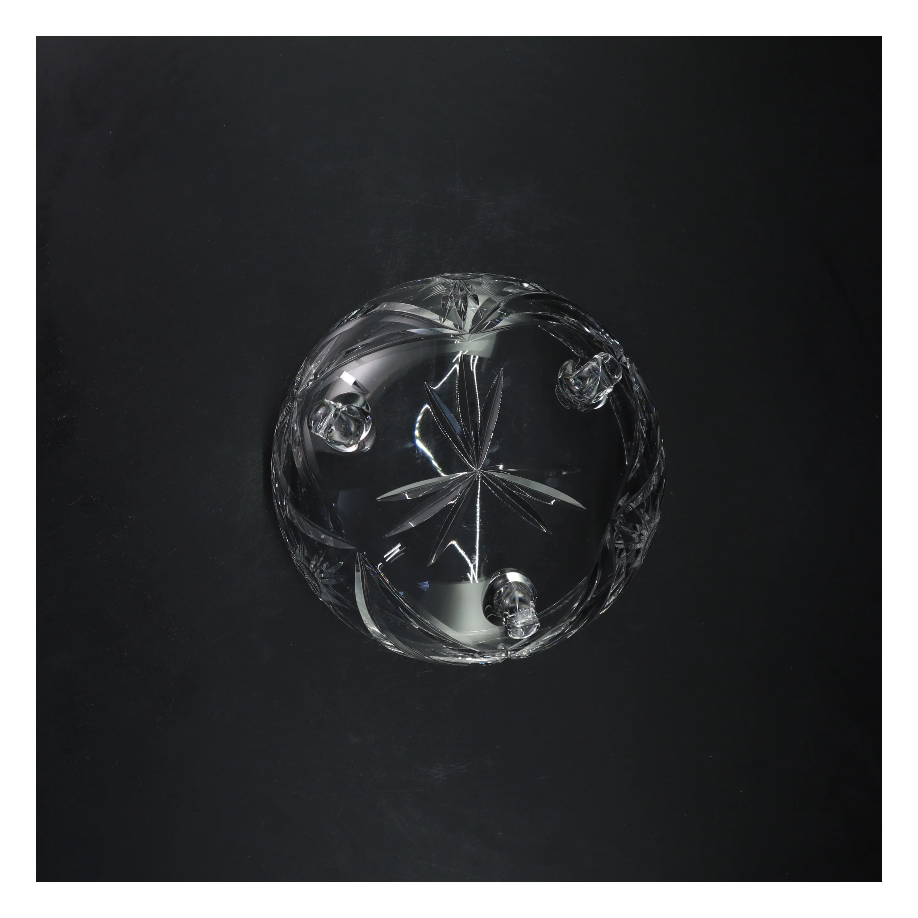 Slebet krystalskål på fødder - Ø 17 cm