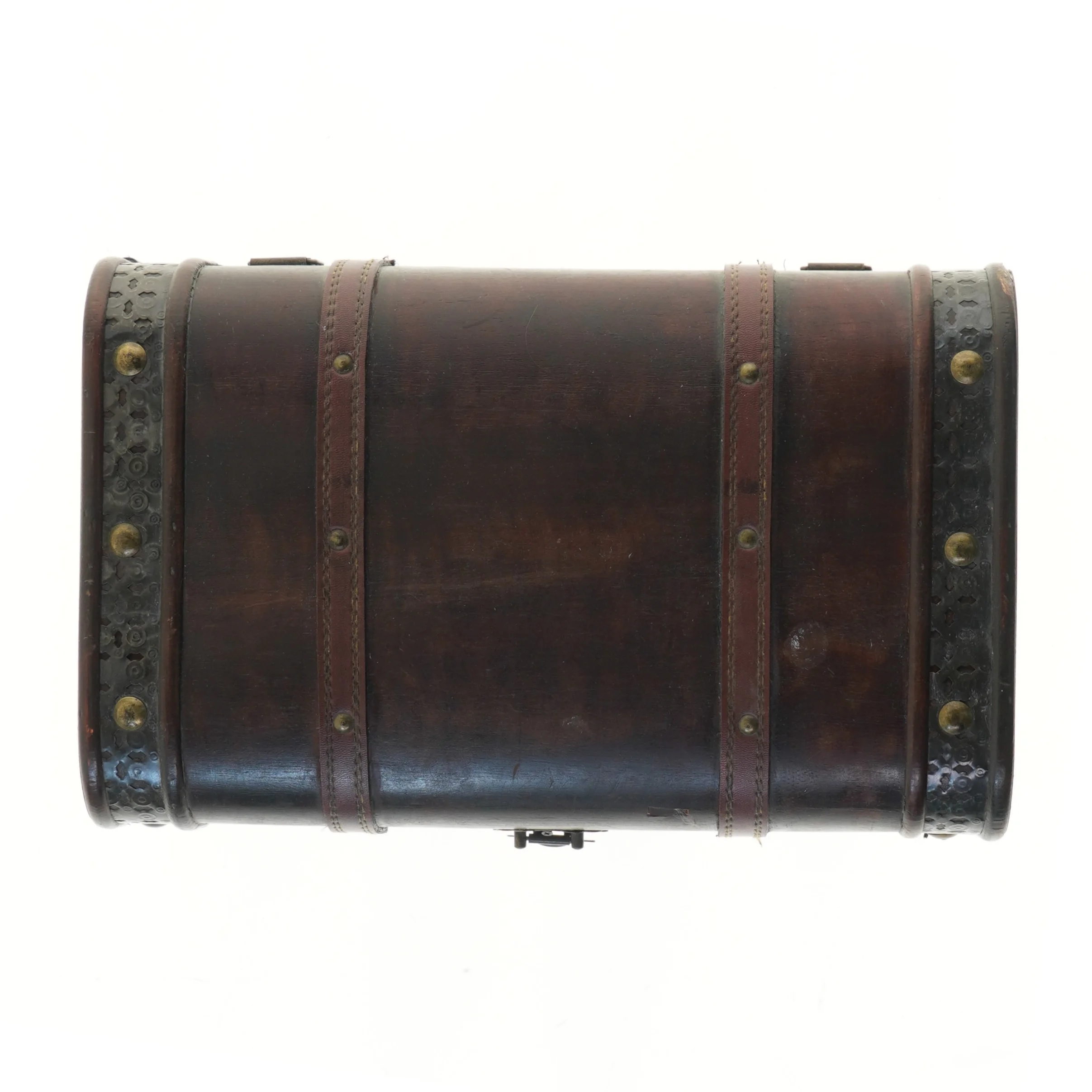 Skattekiste med detaljer - 38x24x18 cm