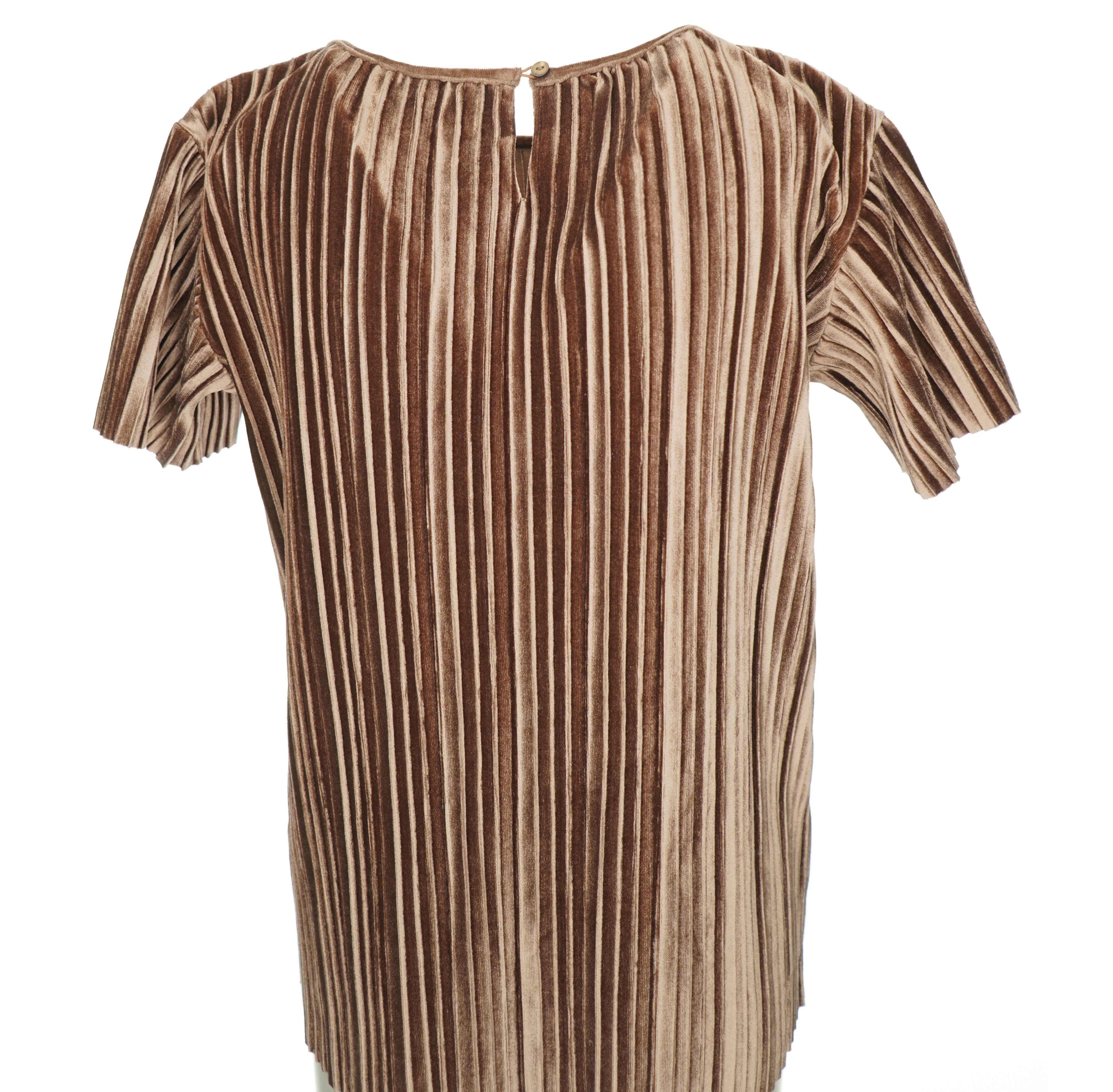 T shirt fra Sofie Schnoor (ca. str. 12-14 år)