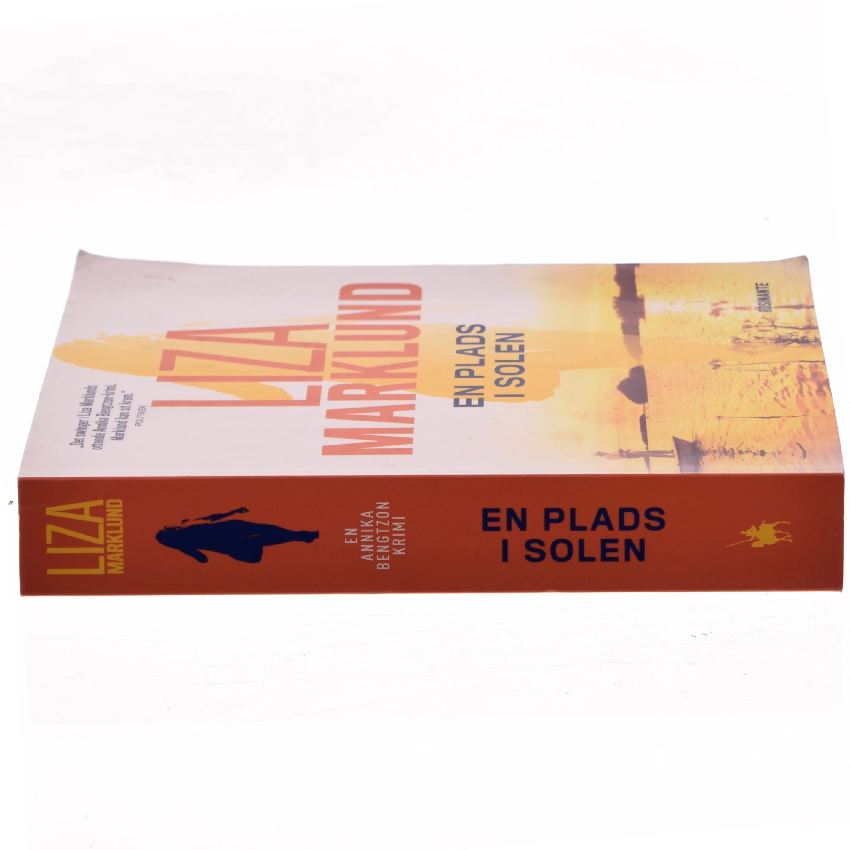 En plads i solen : krimi af Liza Marklund (Bog)