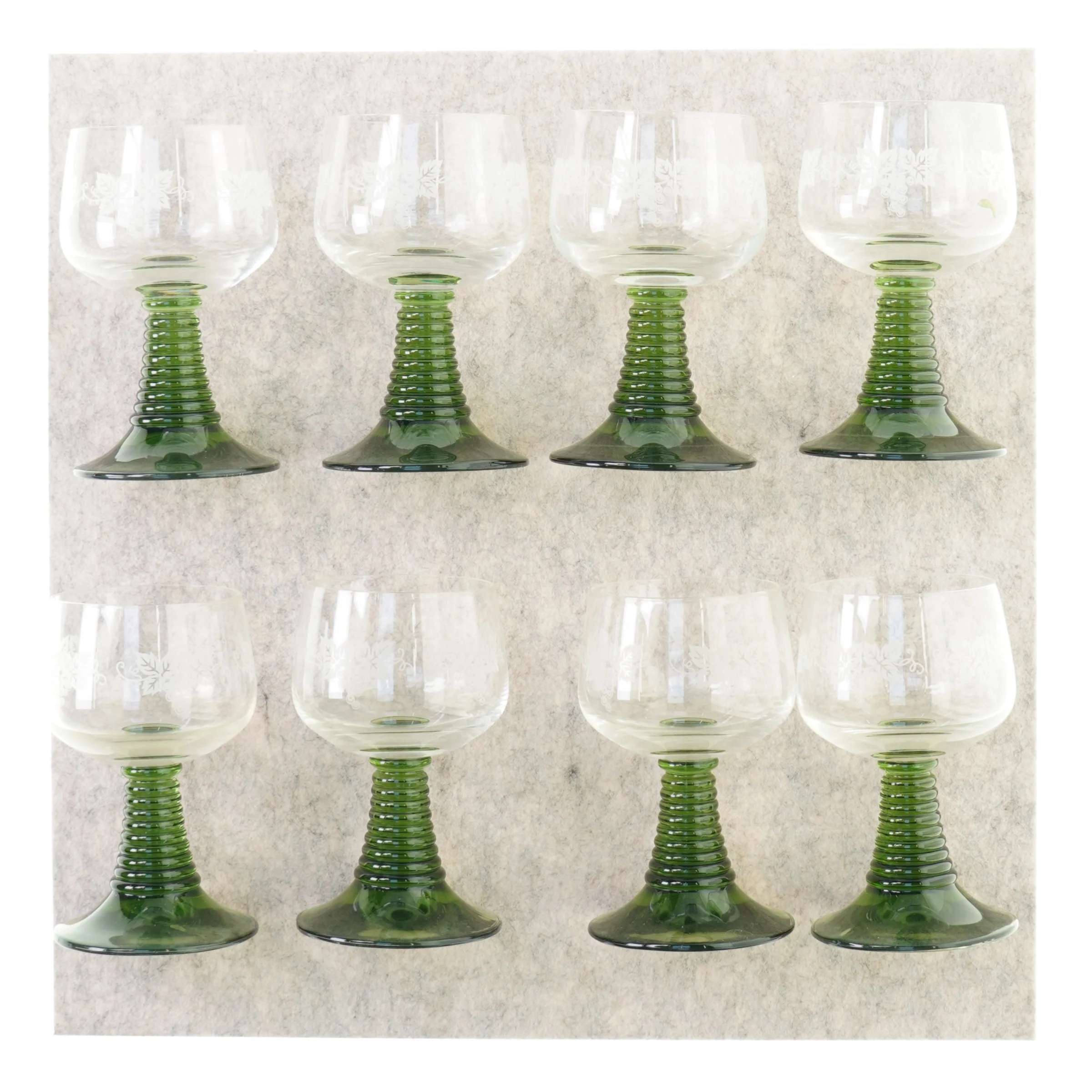 Udgravning venlige Samme Glas med grøn fod (str. 14 cm) | Orderly.shop