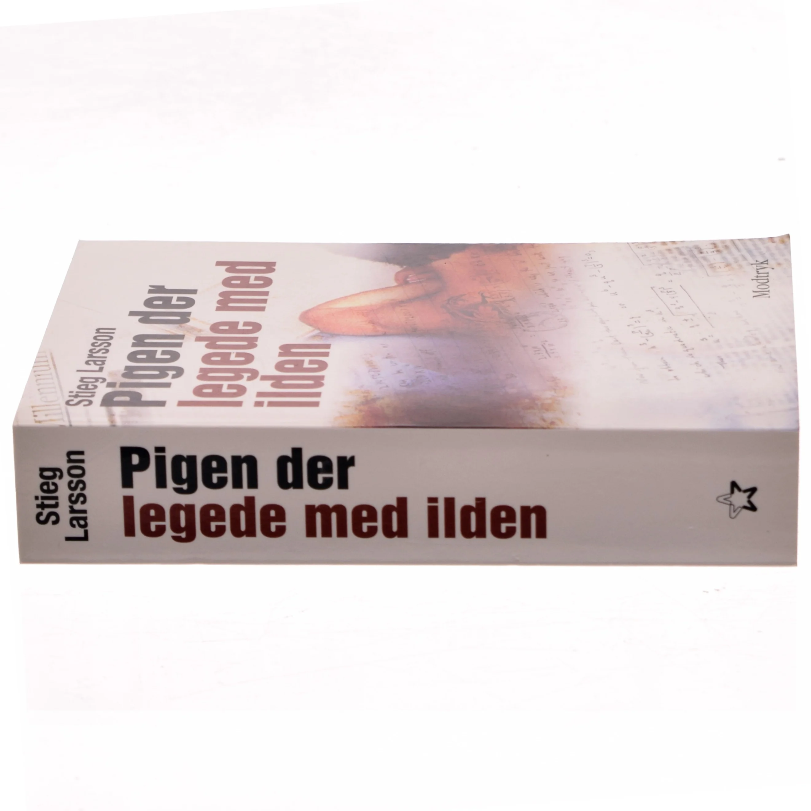 Pigen Der Legede Med Ilden (Millennium, 2. Bind) af Stieg Larsson (Bog)
