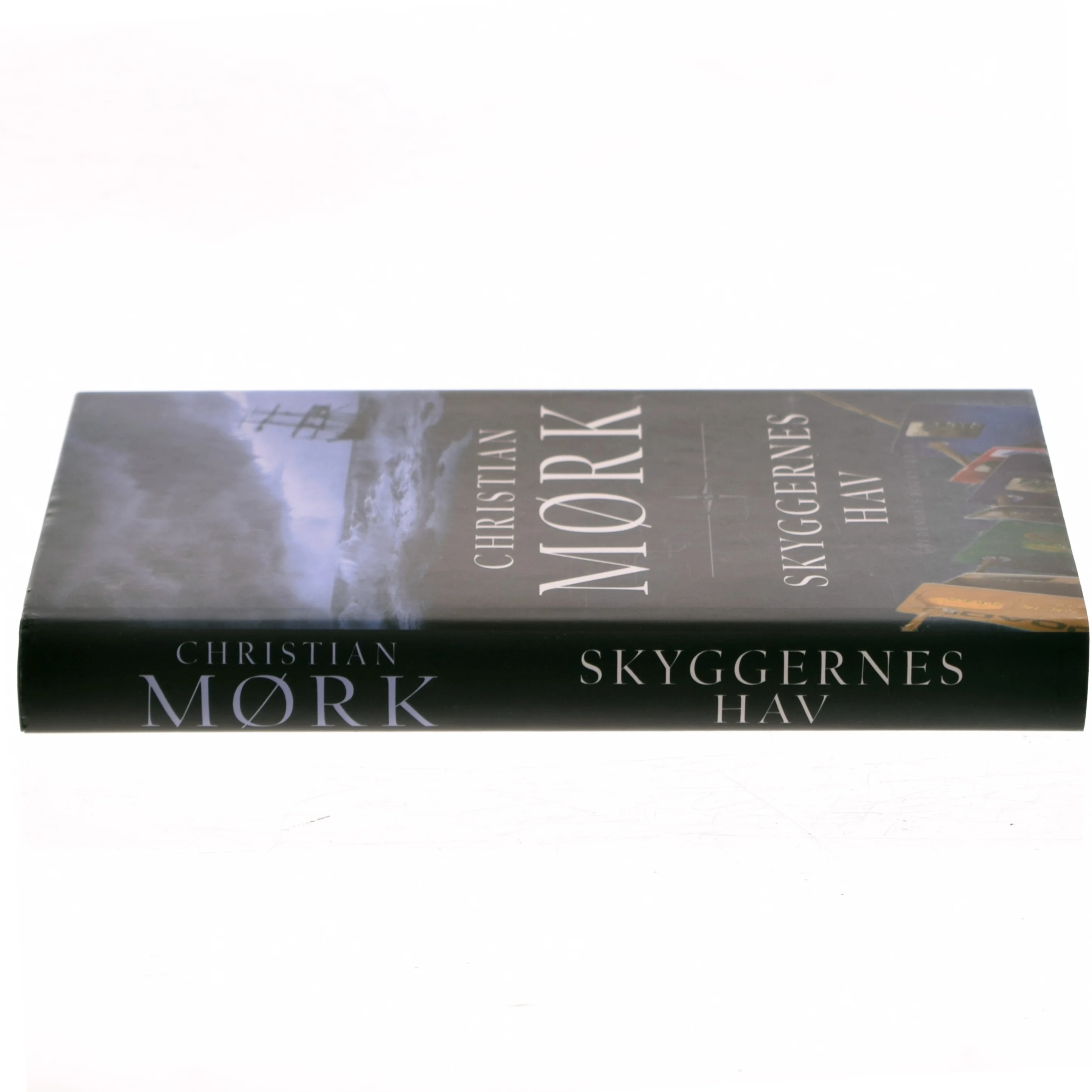 Skyggernes hav : roman af Christian Mørk (Bog)