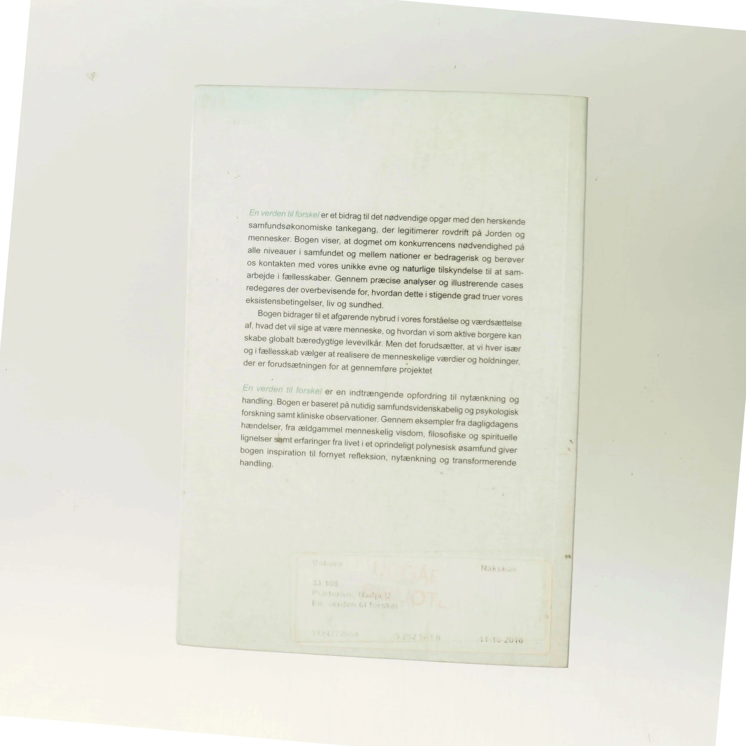 En verden til forskel af Nadja U. Prætorius (Bog)