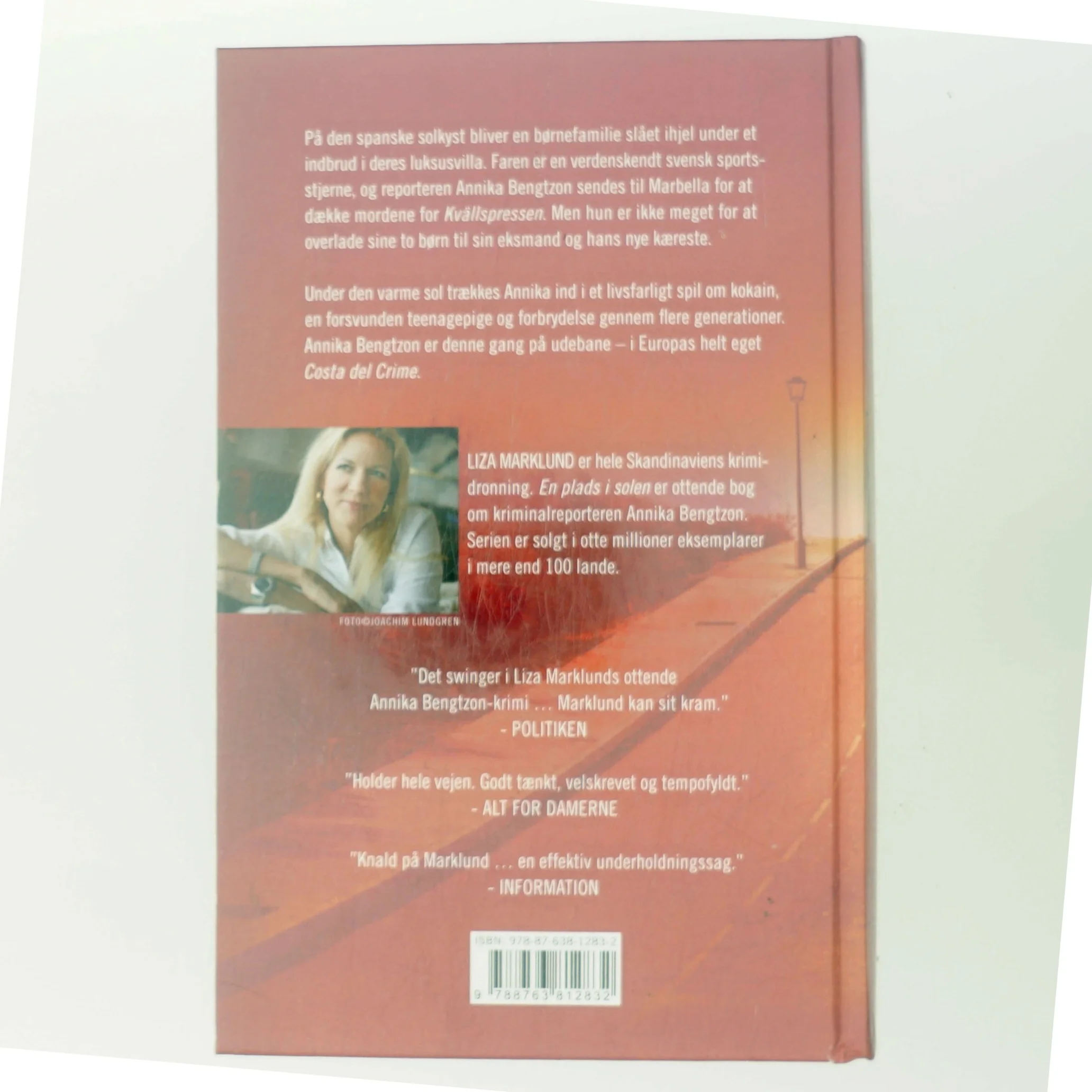 En plads i solen : krimi af Liza Marklund (Bog)