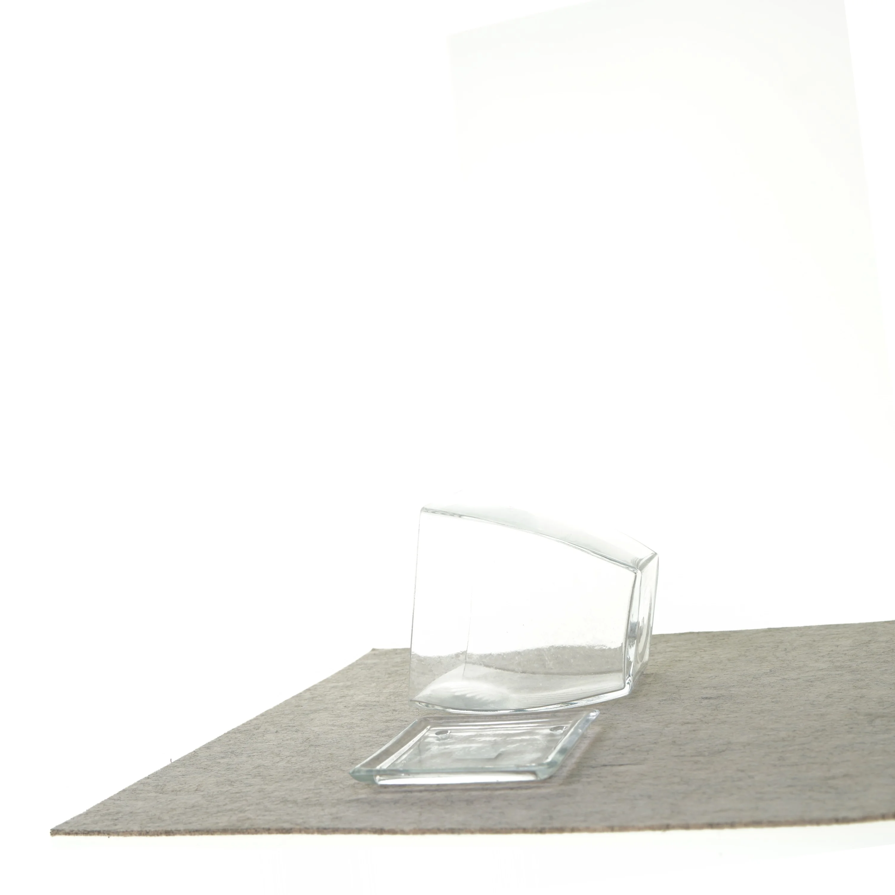 Vase med underskål (str. 13 cm)