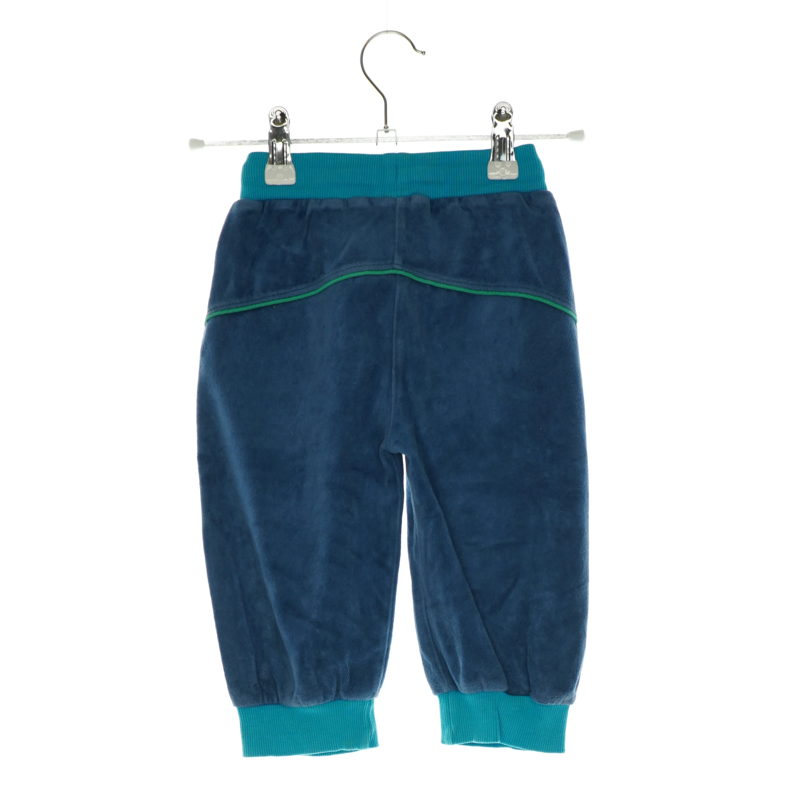 Bukser i plys fra ej sikke lej (str. 84)