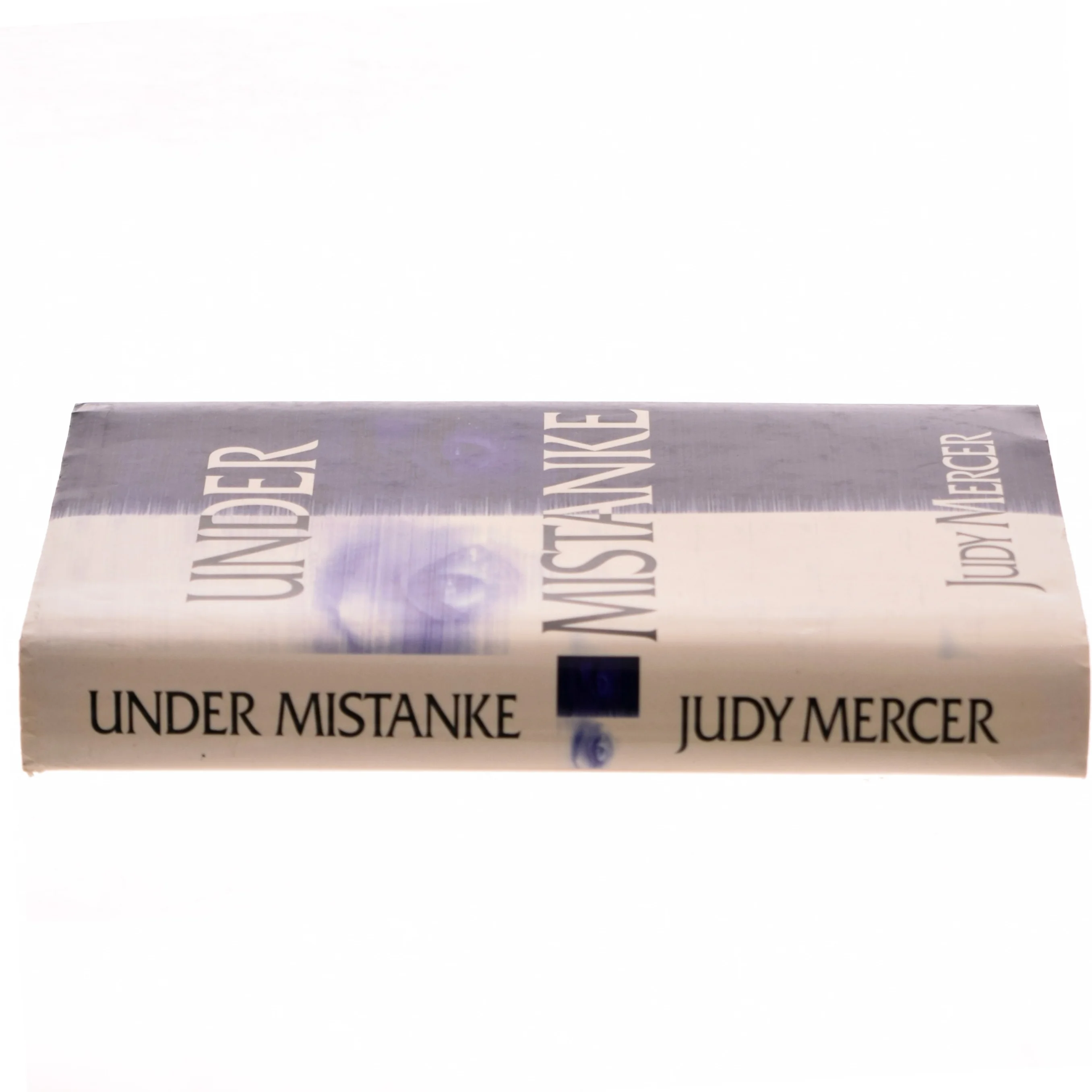 Under Mistanke af Judy Mercer (Bog)