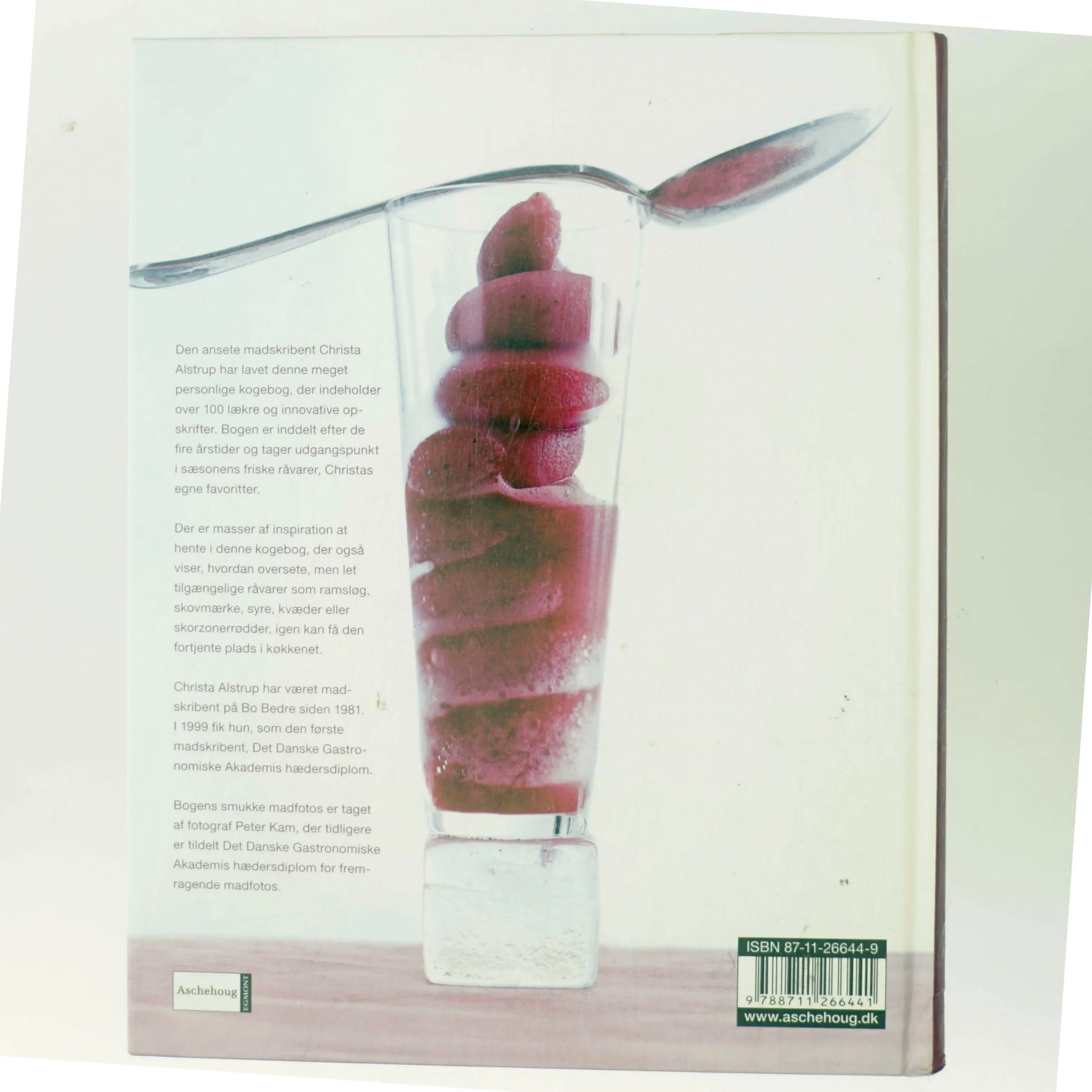 Køkkenfryd : en almanak over årets smukkeste råvarer af Christa Alstrup (Bog)