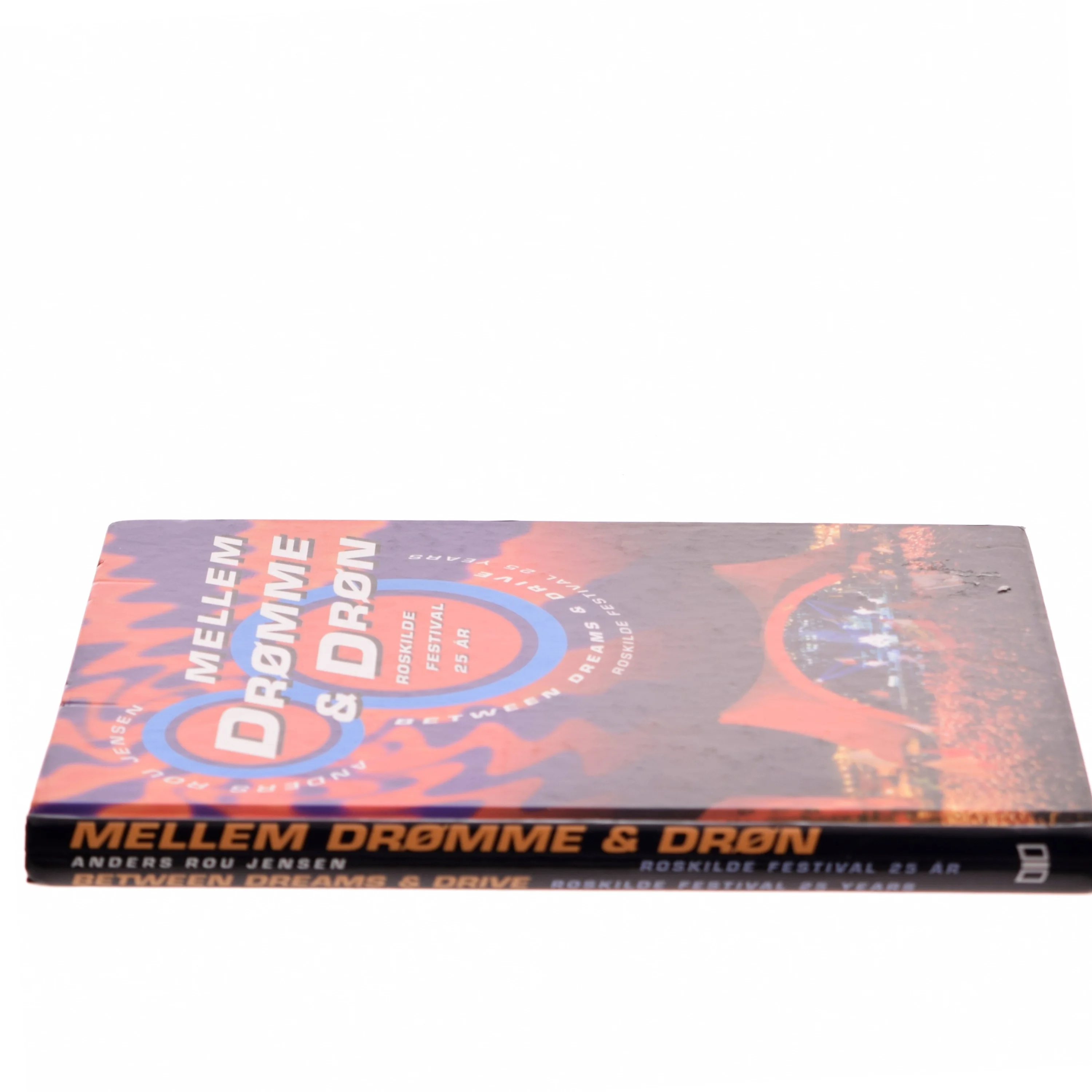Mellem drømme & drøn : Roskilde Festival 25 år af Anders Rou Jensen (Bog)