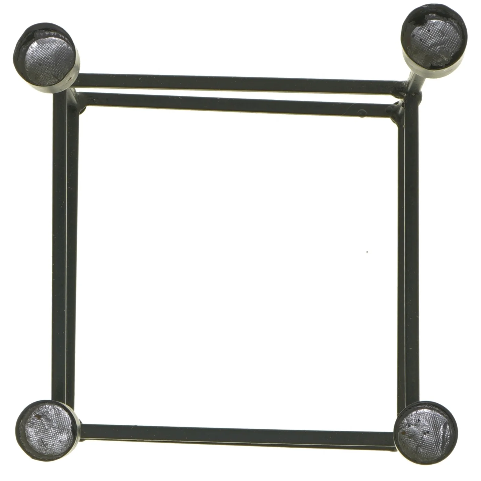 Firkantet lysestage til fire lys (str. 15x15x22 cm)