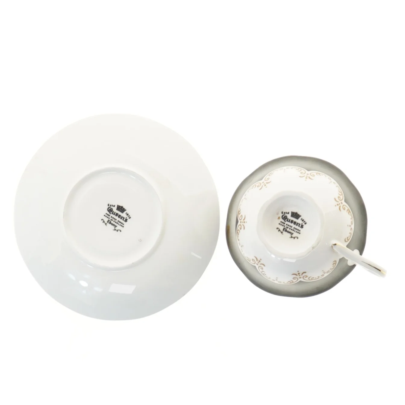 Tekop og underkop med blomstermønster fra Queens (str. Ø 14,5 og Ø 10x6 cm)