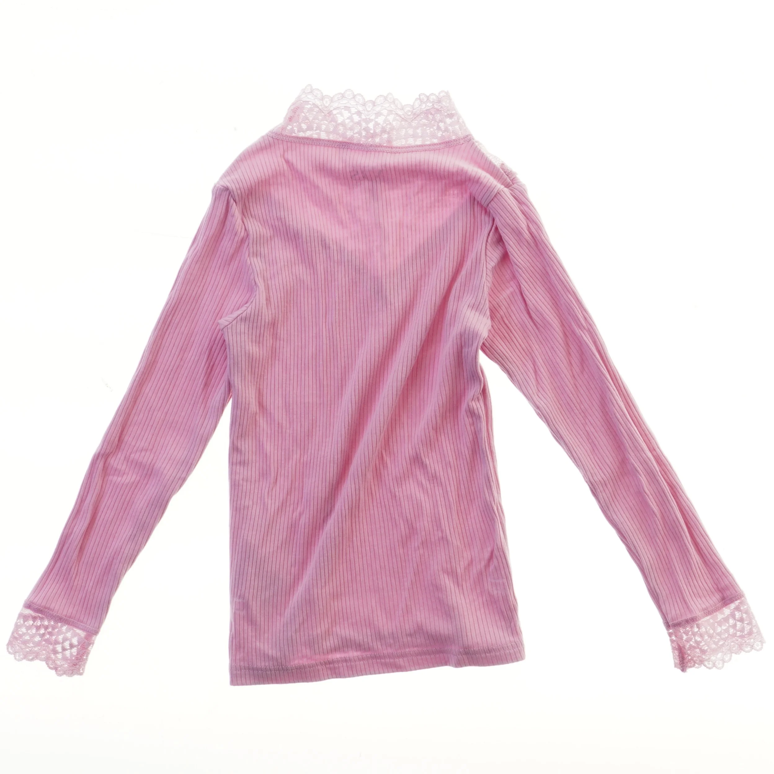 Langærmet bluse med blondedetaljer fra VRS (str. 98)