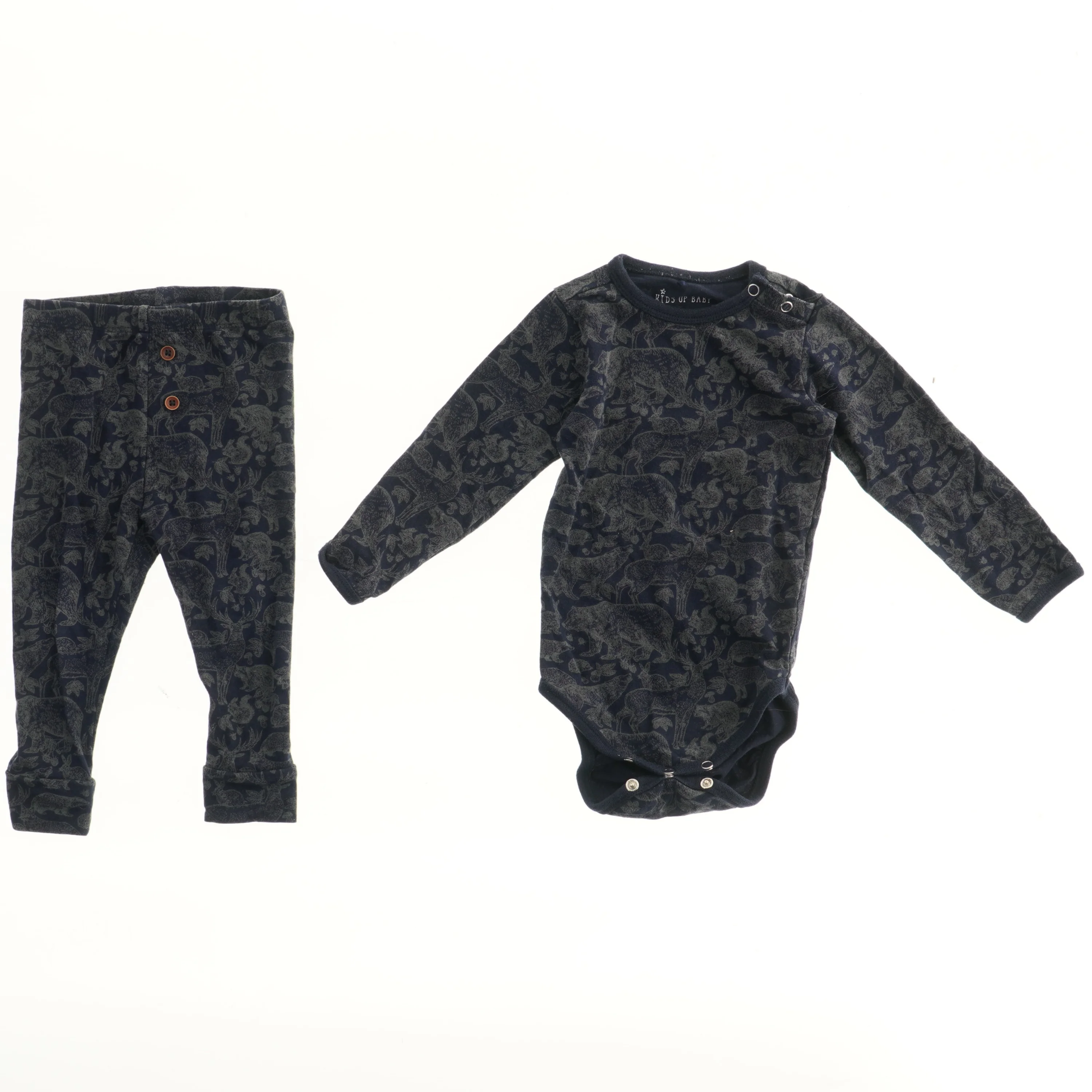 Baby heldragt og bukser med mønster fra Kids Up (str. 74)