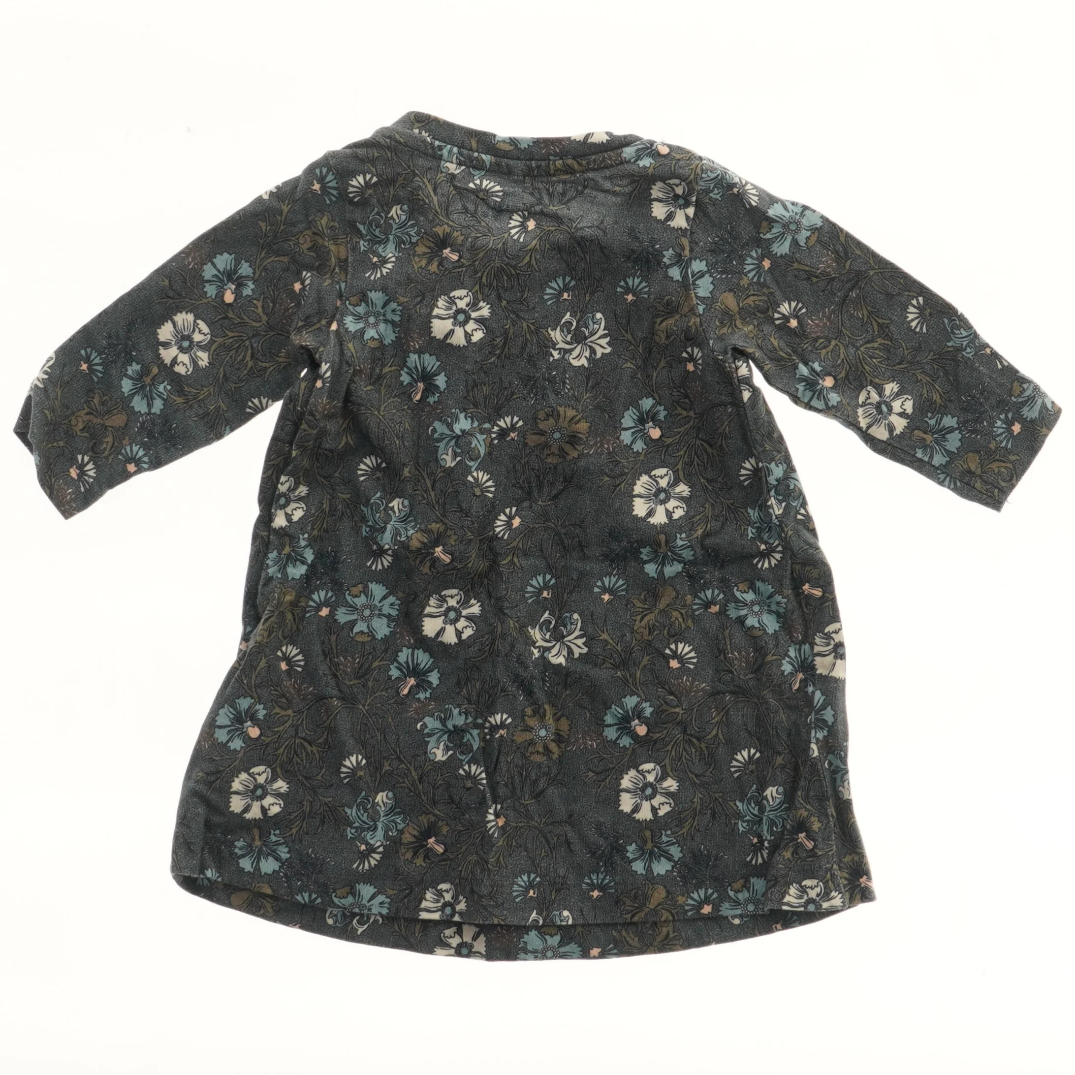 Børnekjole med blomstermønster fra Name It (str. 56)