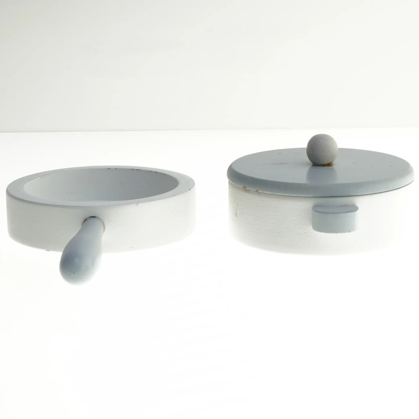 Rund legetøjsgryde med låg (str. Ø 10 cm)