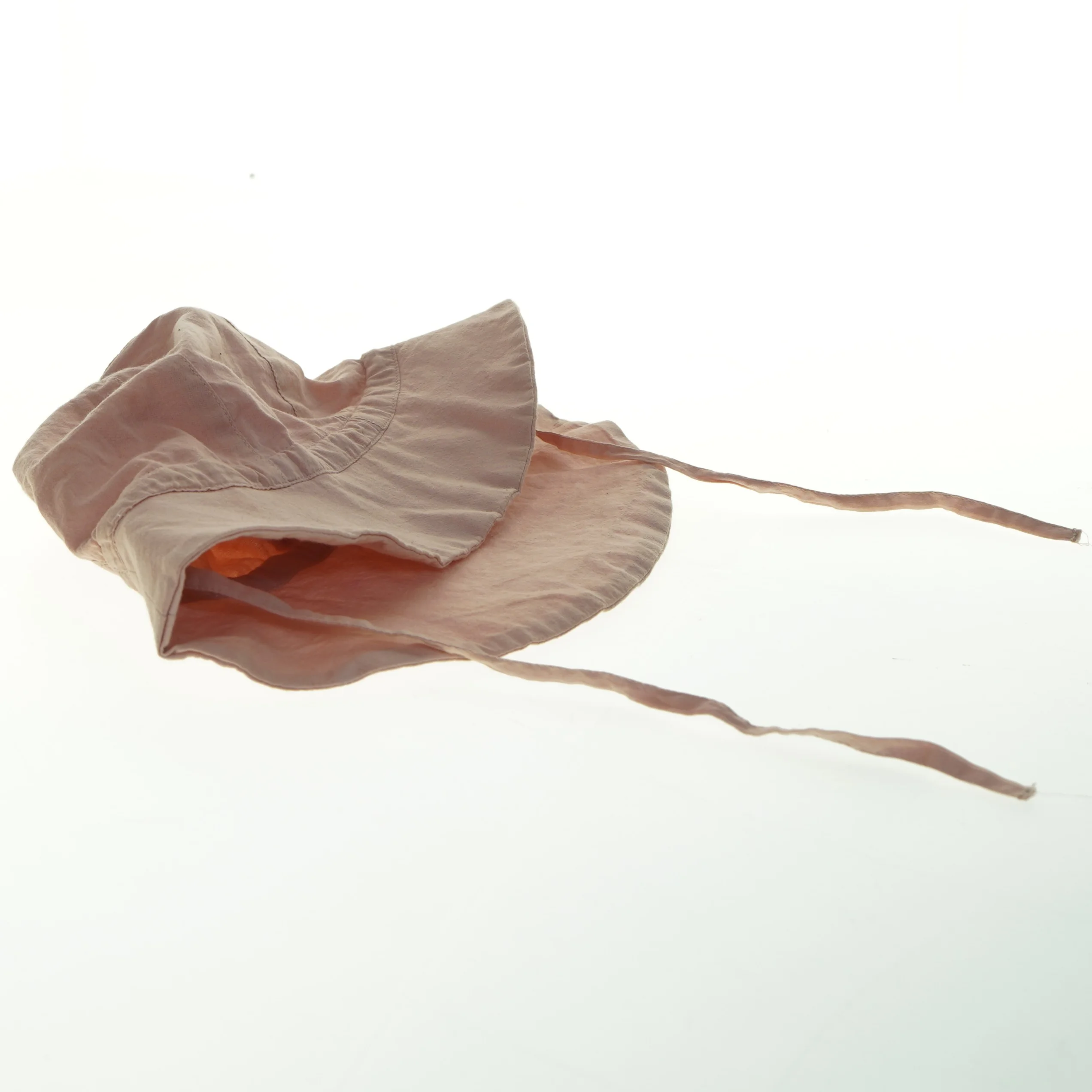 Bomuldssolhat med bindebånd fra Wheat (str. 12-18 måneder )