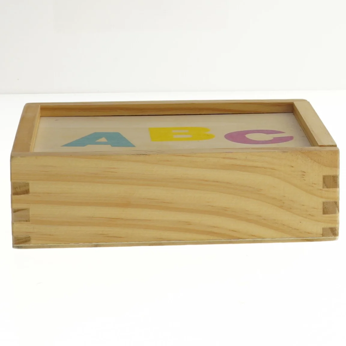 Trækasse med bogstaver fra Søstrene Grene (str. 14x13 cm)