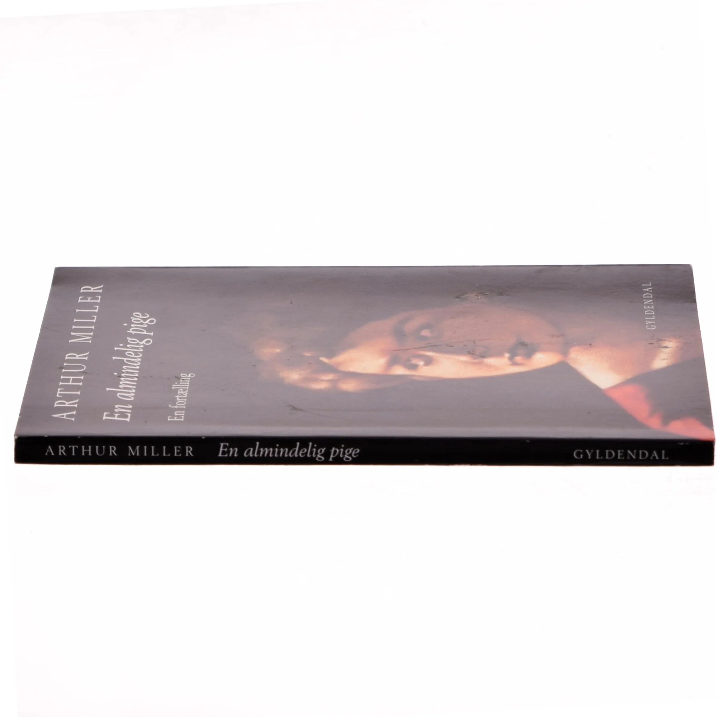 En almindelig pige : en fortælling af Arthur Miller (Bog)