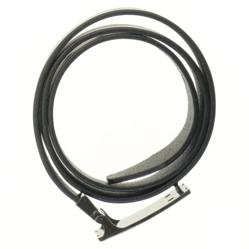 Sort læderbælte med metalspænde (str. 113 cm)