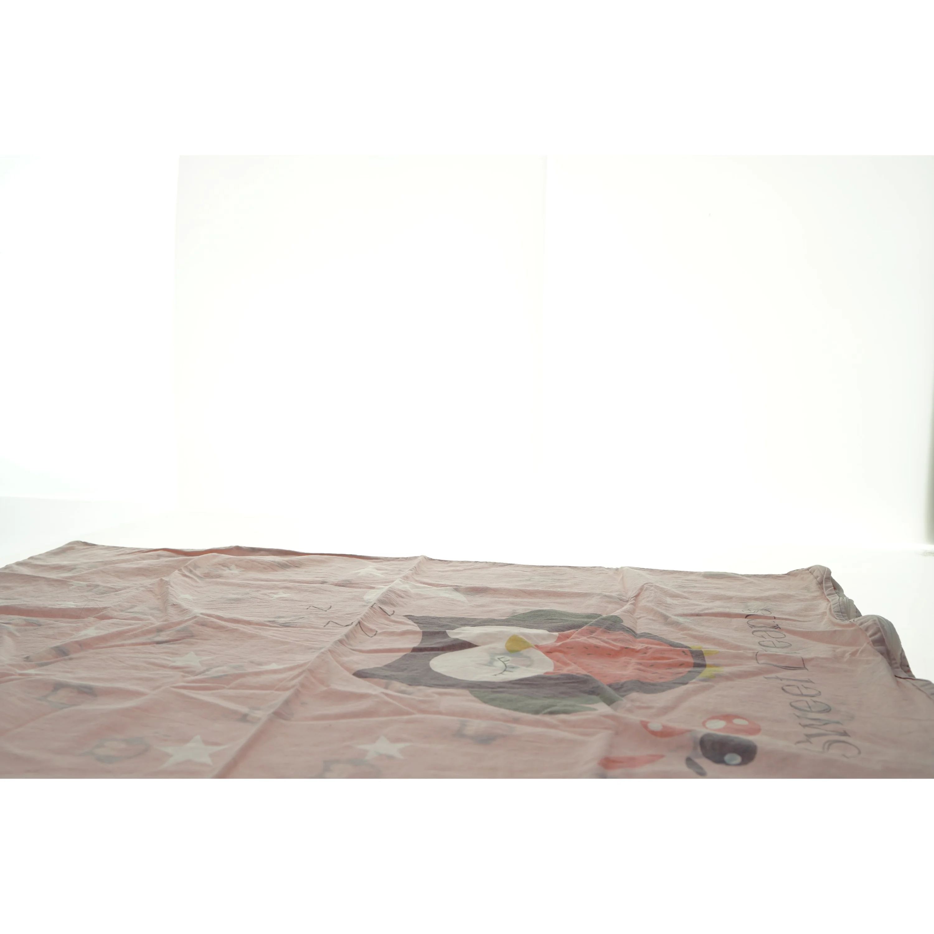 Sovesæt med uglemotiv (str. 94 x 62 cm 44 x 40 cm)