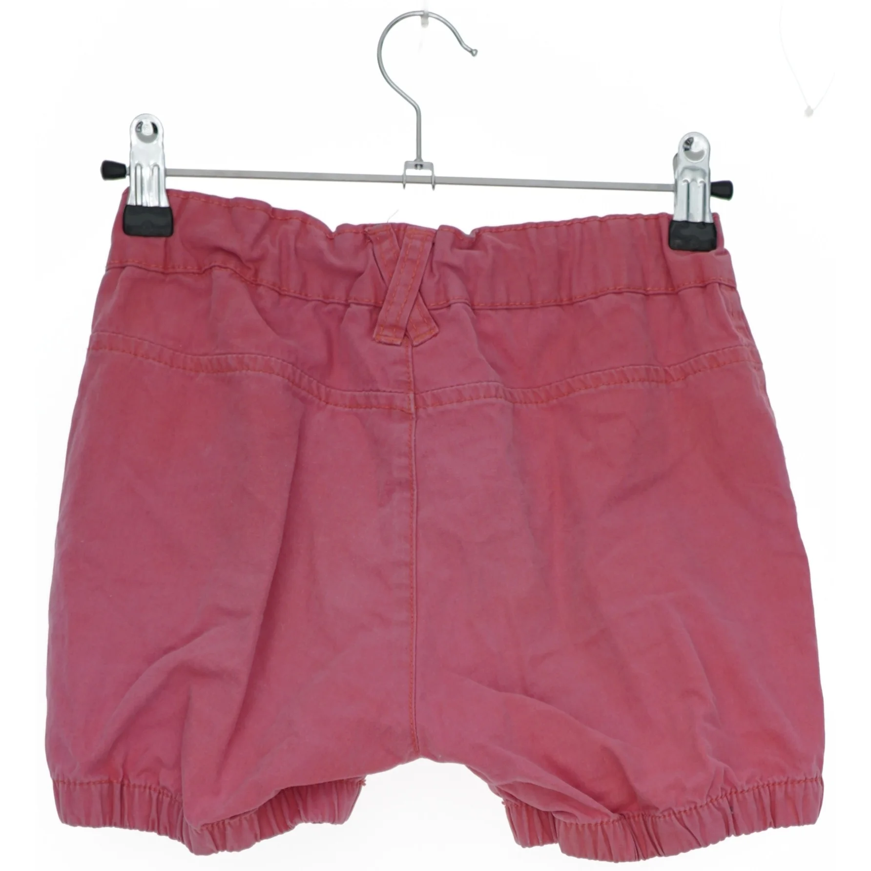 Røde shorts fra Mads & Mette (str. 134)