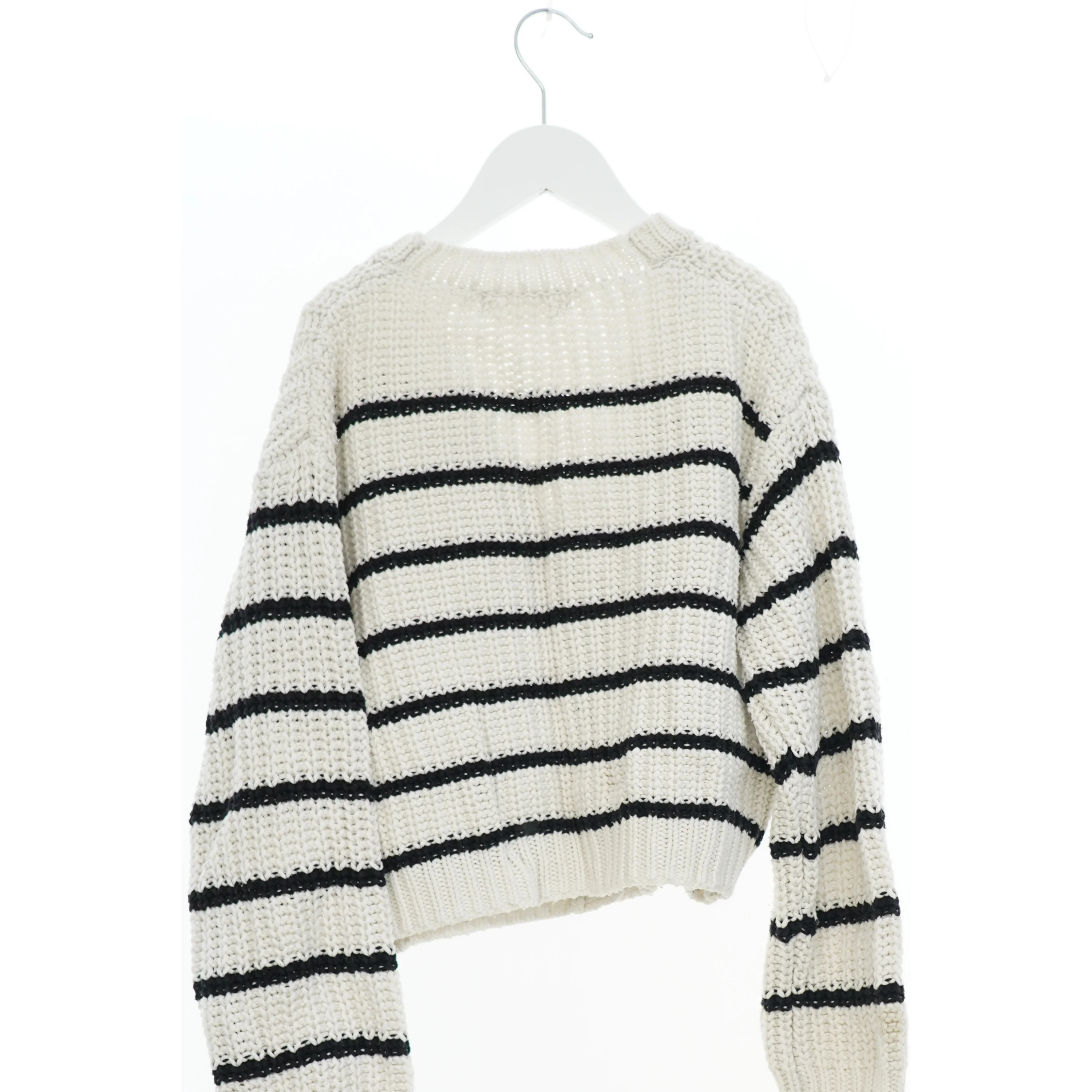 Stribet cardigan med knapper fra H&M (str. 140)