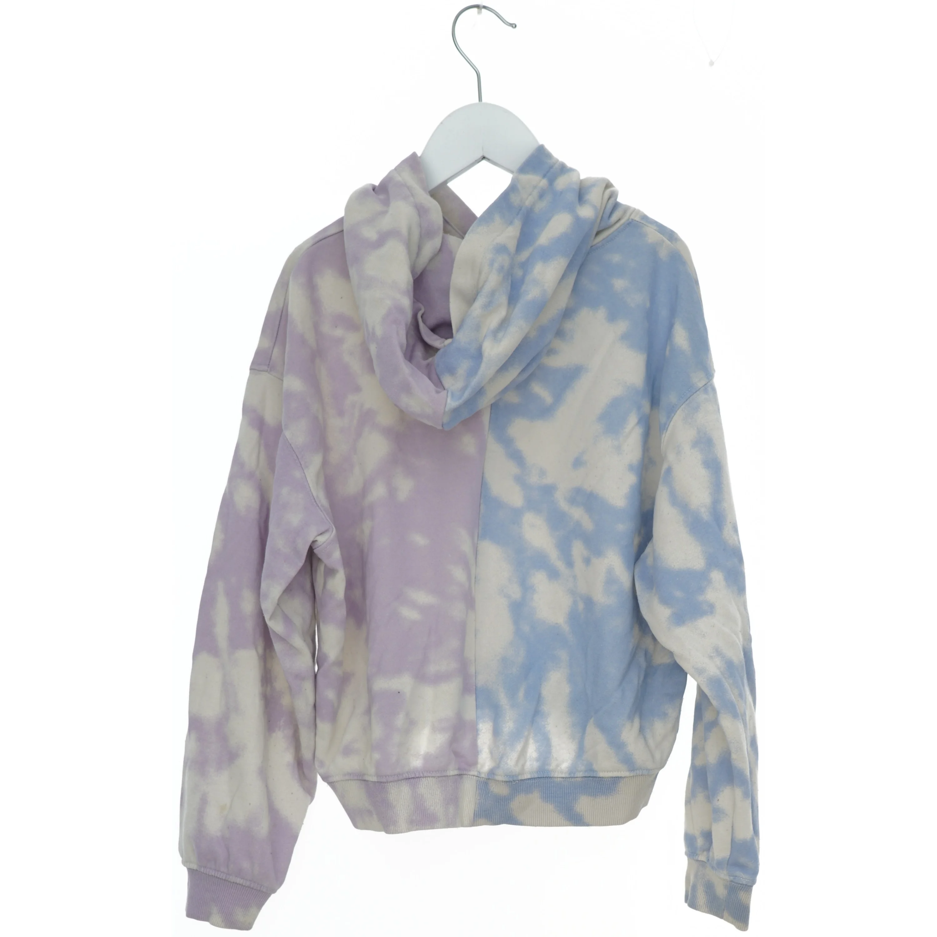 Hættetrøje med tie-dye mønster fra H&M (str. 140)