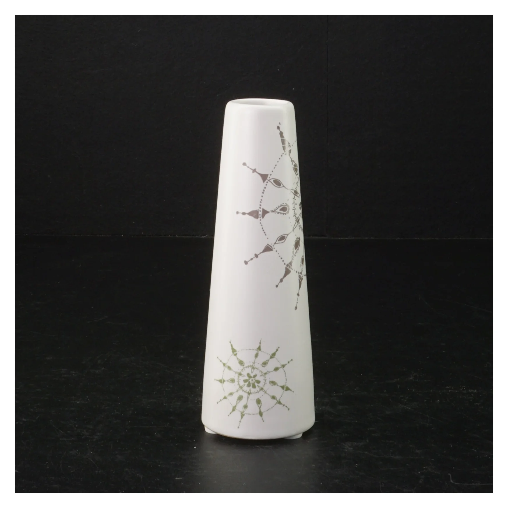 Keramikvase med grafisk mønster (str. 13,5 cm)