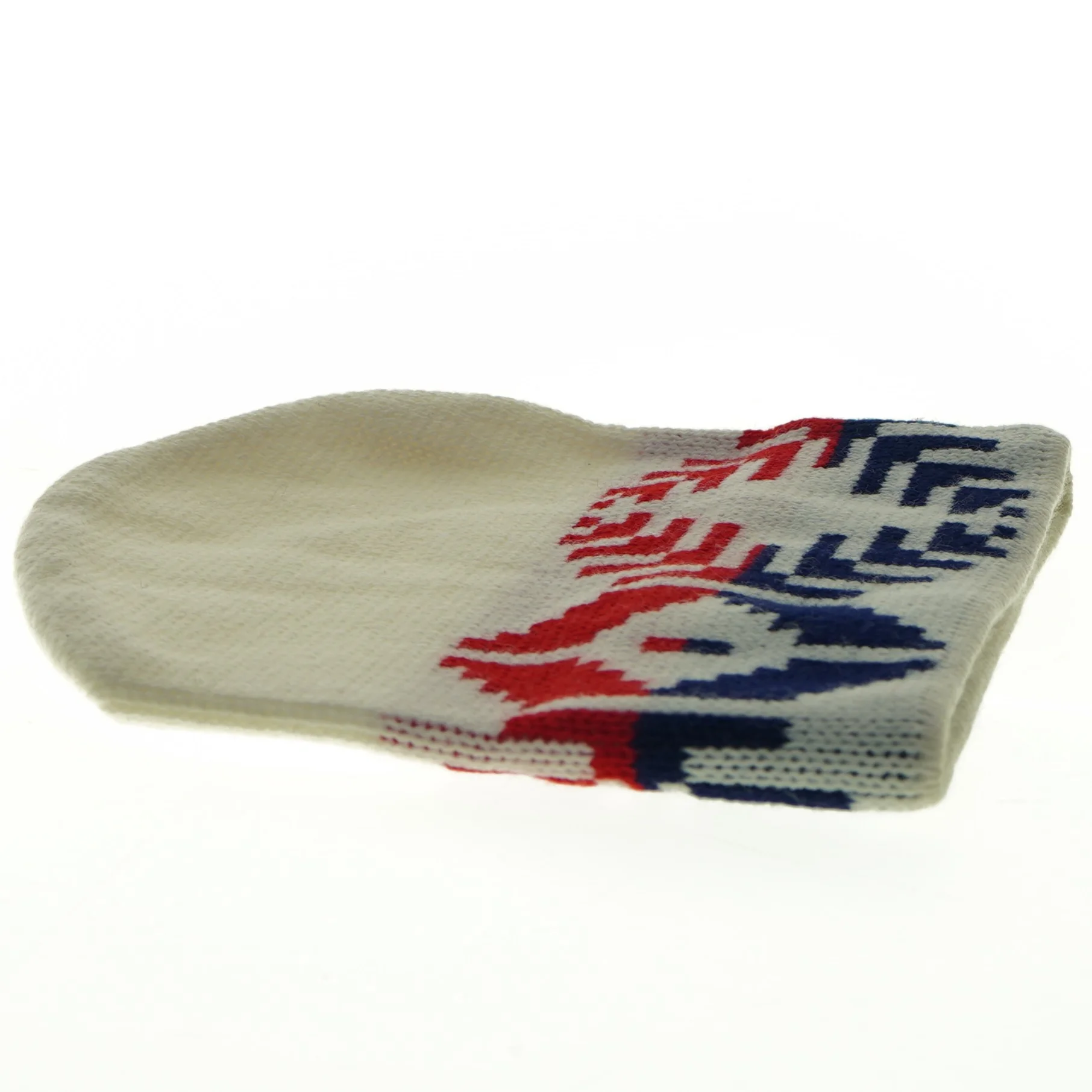 Strikket hue med mønster (str. 20 x 22 cm)