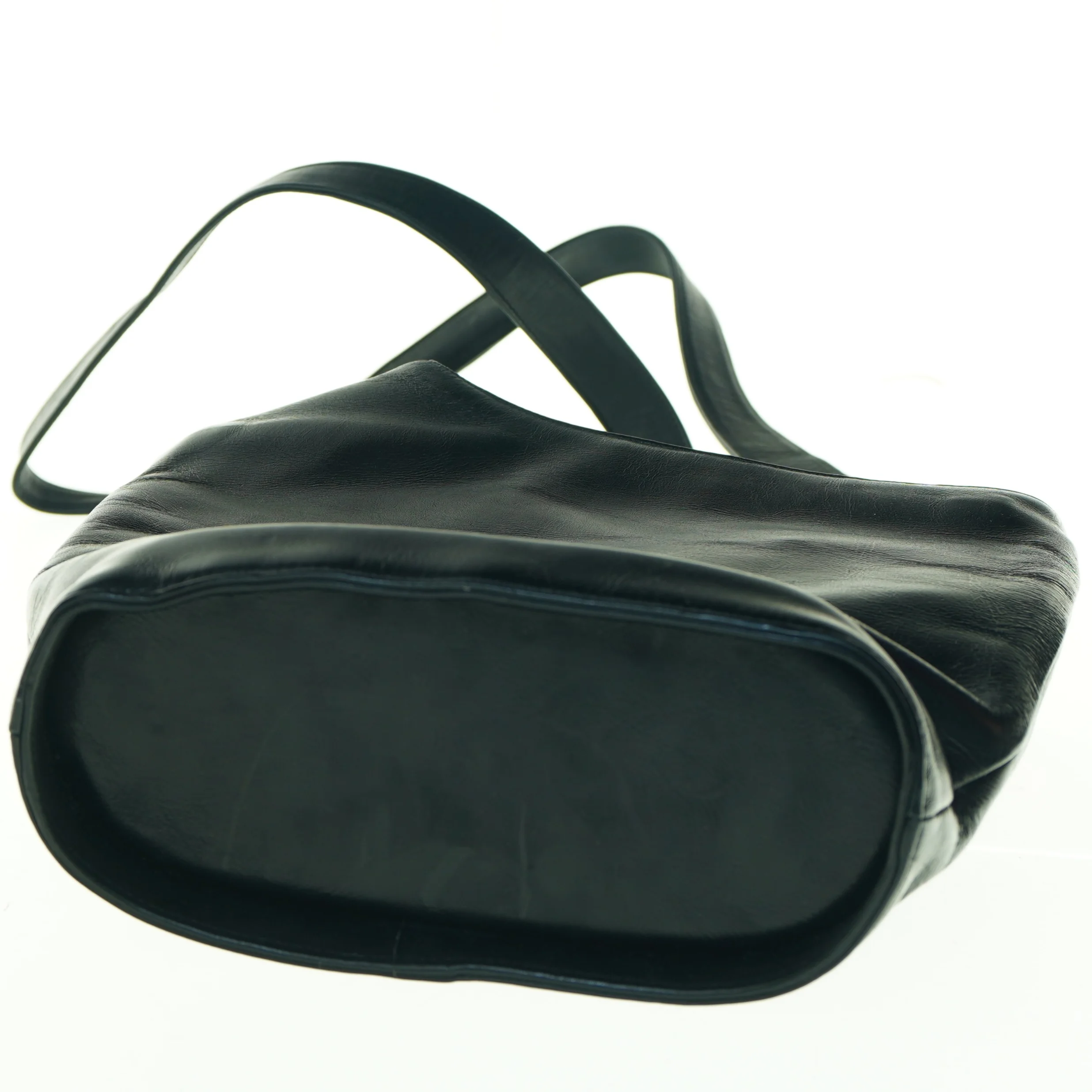 Sort læderhåndtaske (str. 25 x 23 cm)