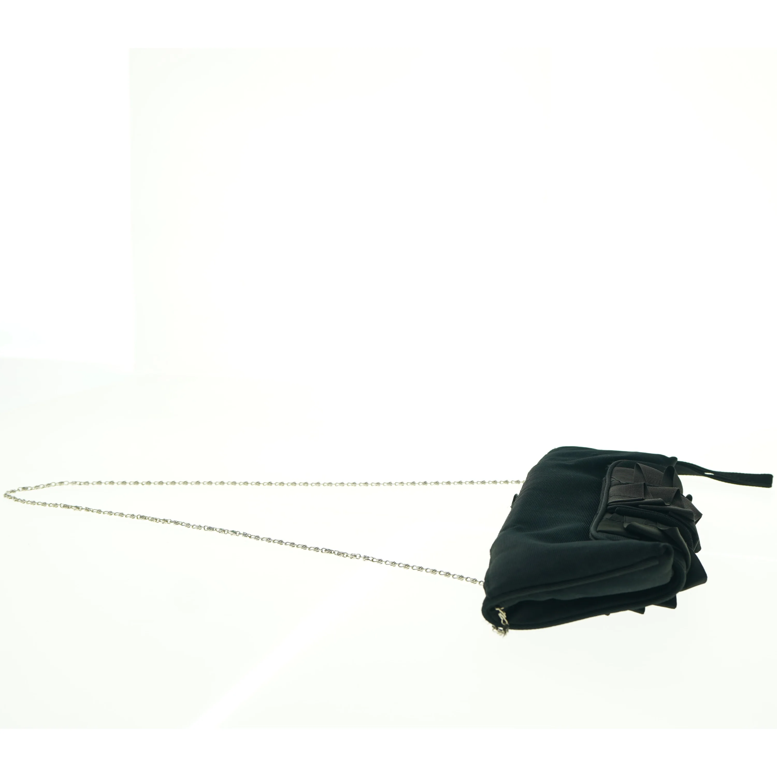 Sort aftenclutch med kæderem